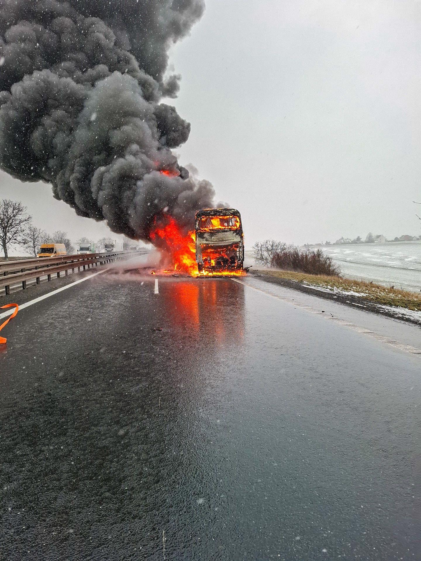 Dramatický požiar na českých cestách.