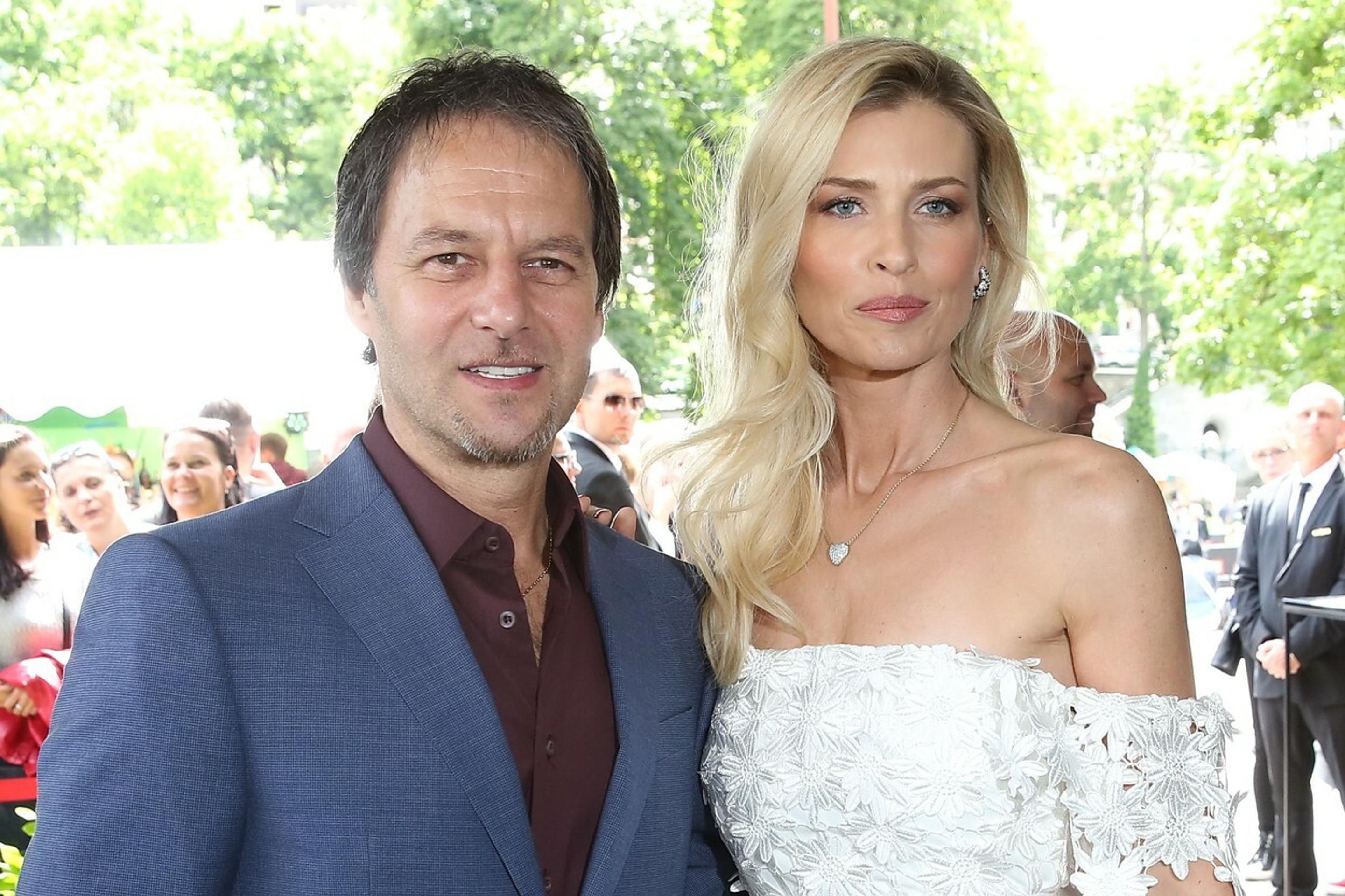 Habera s prekrásnou manželkou v Karlových Varoch. Ako z Hollywoodu