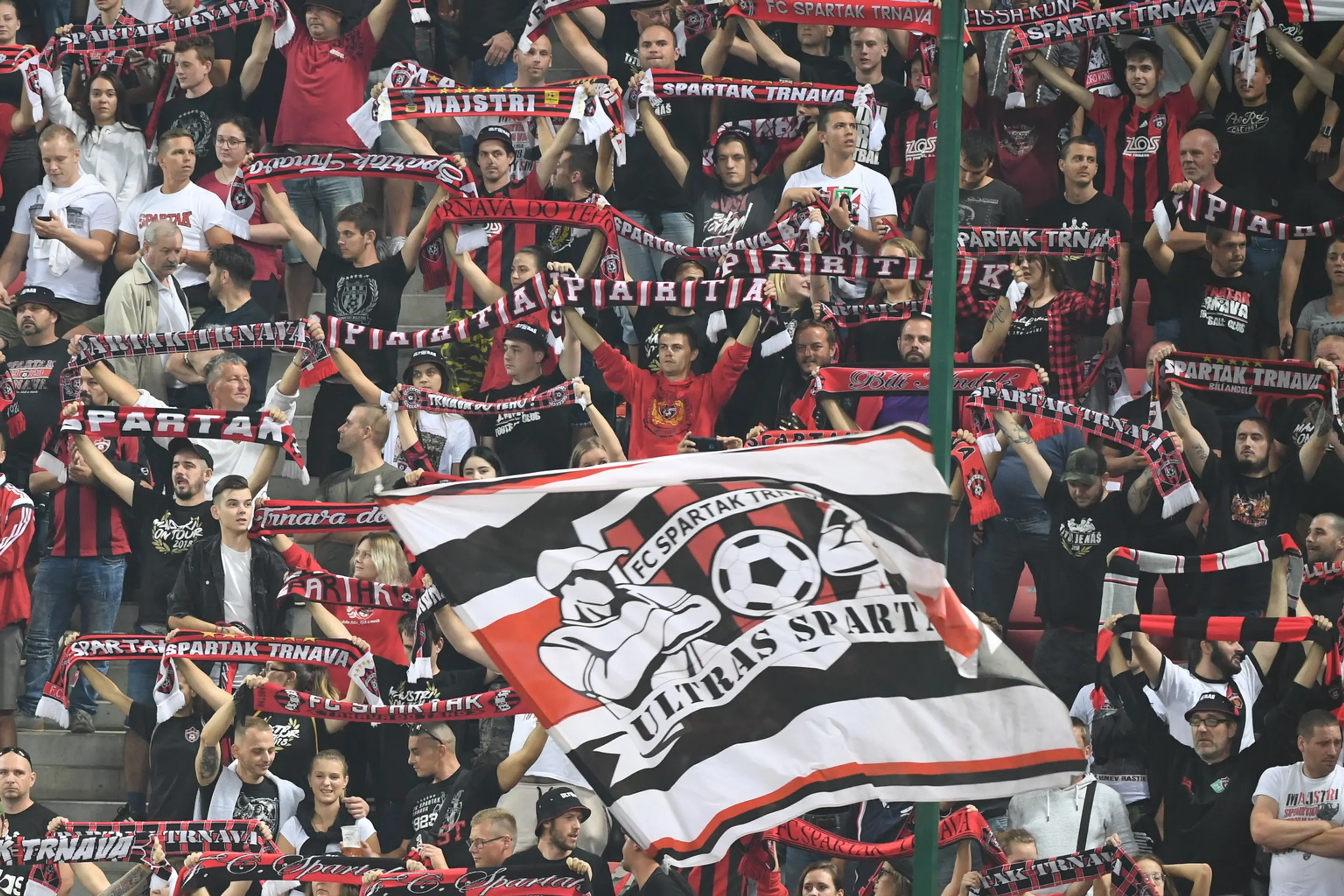 Fanúšikovia Trnavy pred duelom EL proti Anderlechtu Brusel.