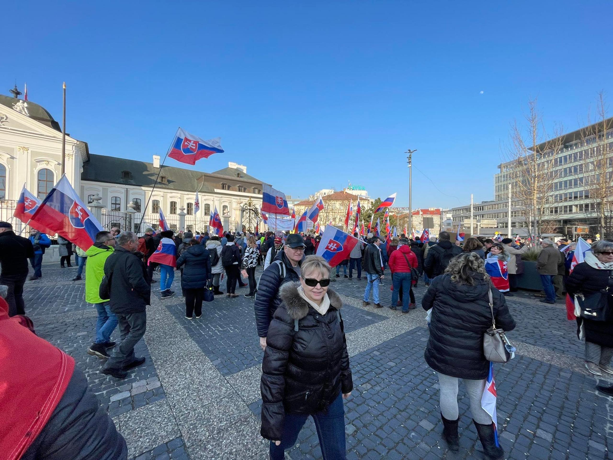 Protesty pred prezidentským palácom.