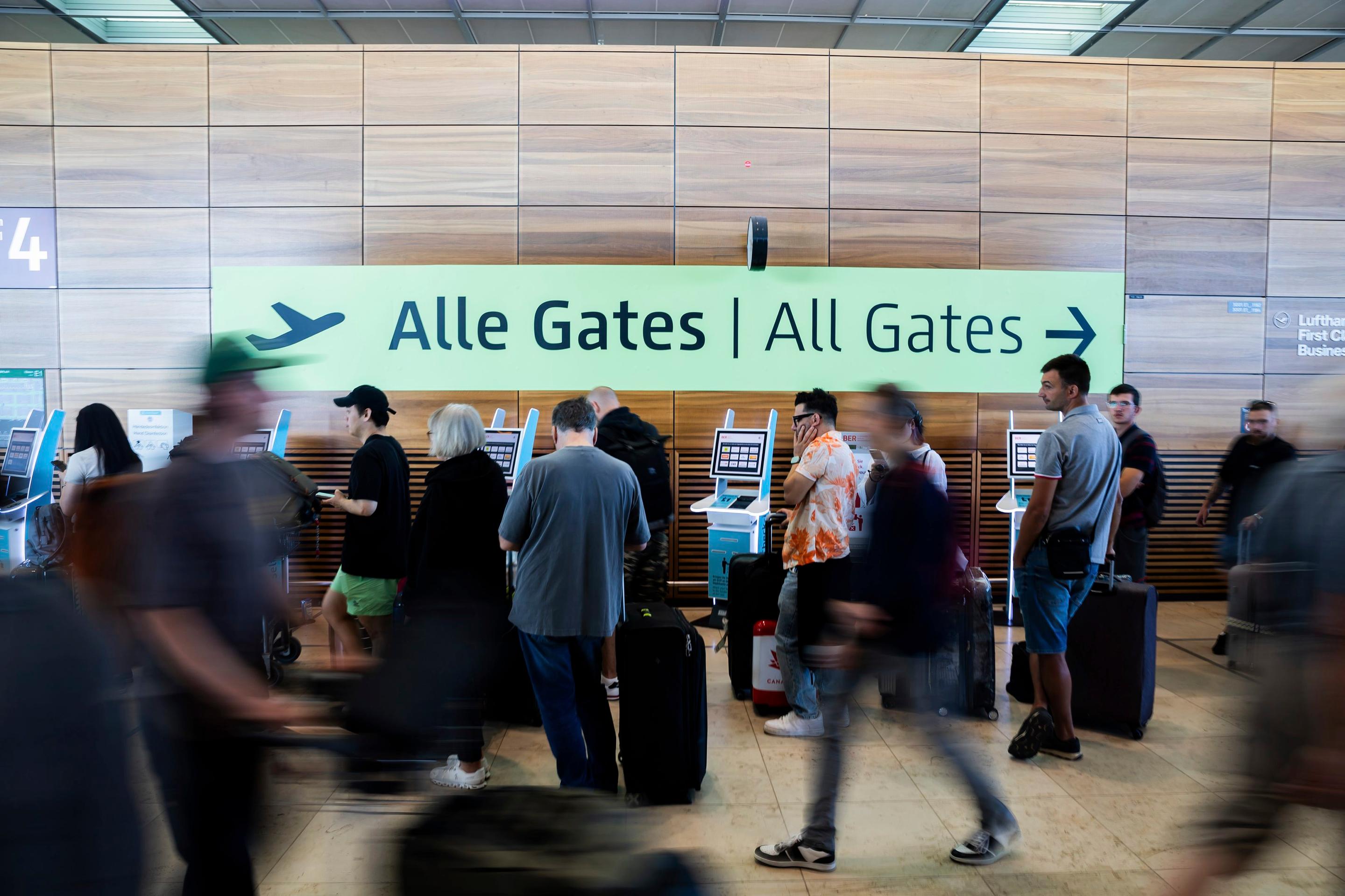 Výpadok internetu paralyzuje dopravu.