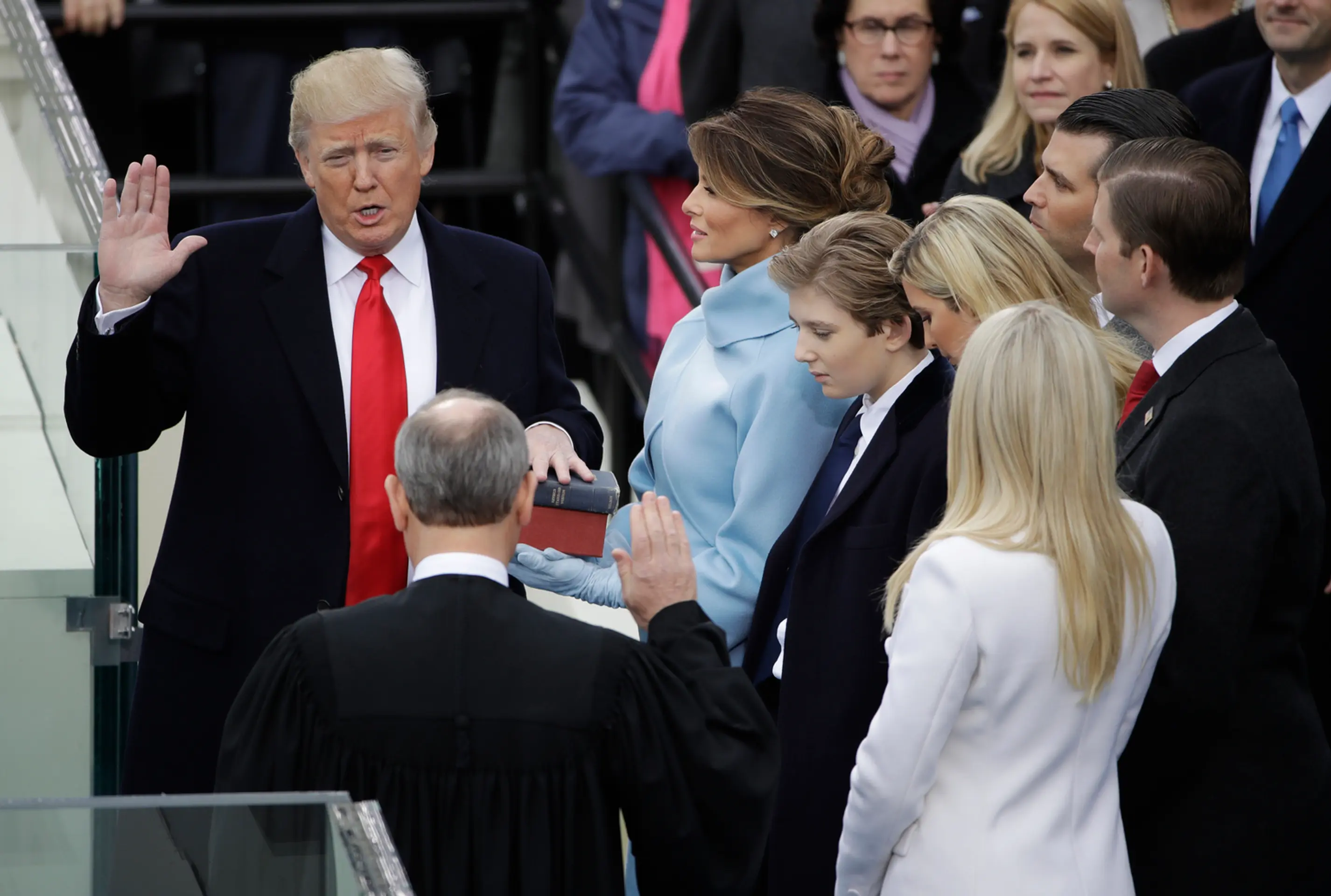 Donald Trump skladá prísahu ako 45. prezident Spojených štátov amerických.