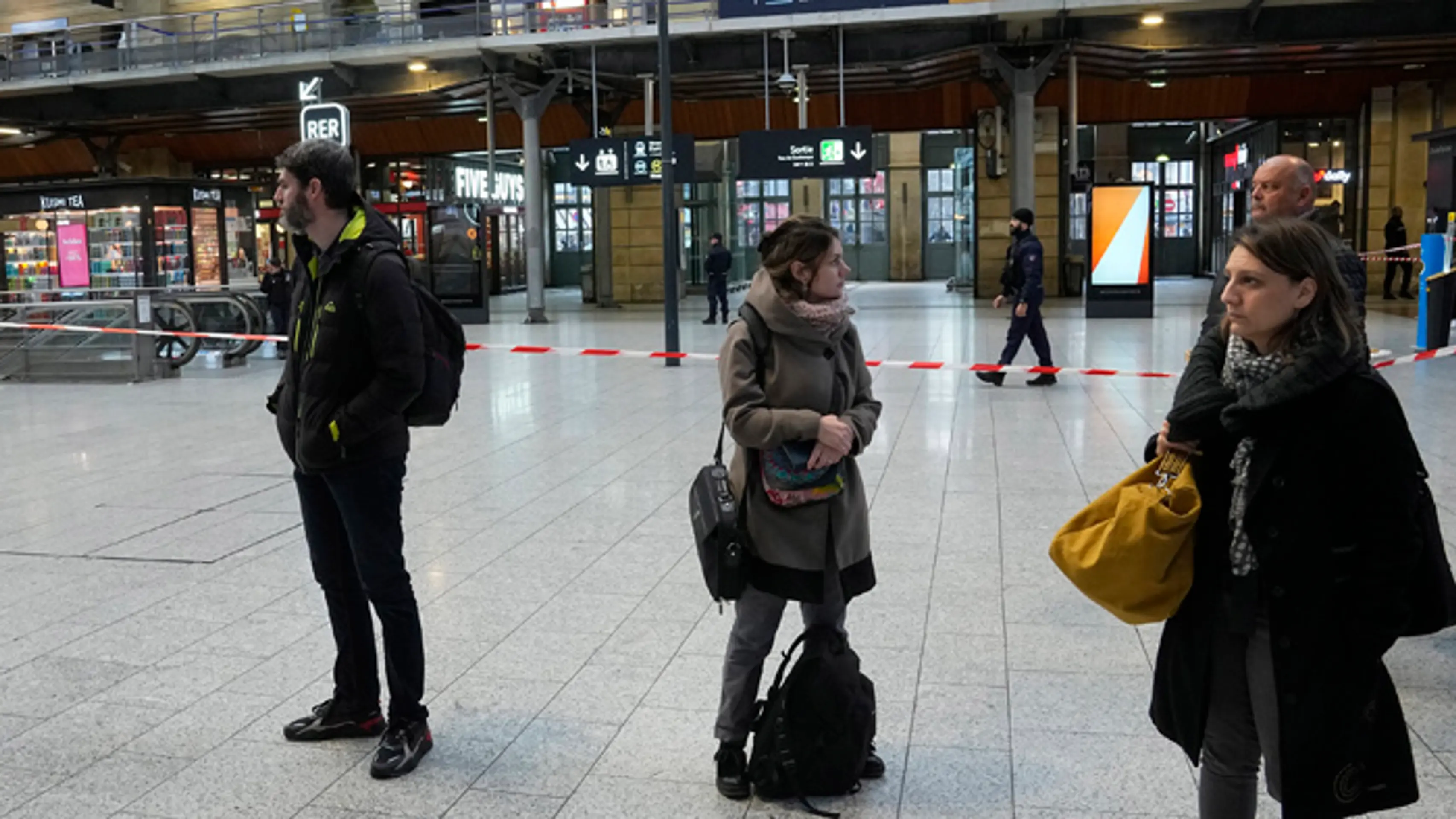Na parížskej vlakovej stanici Gare du Nord útočník pobodal šešť ľudí.