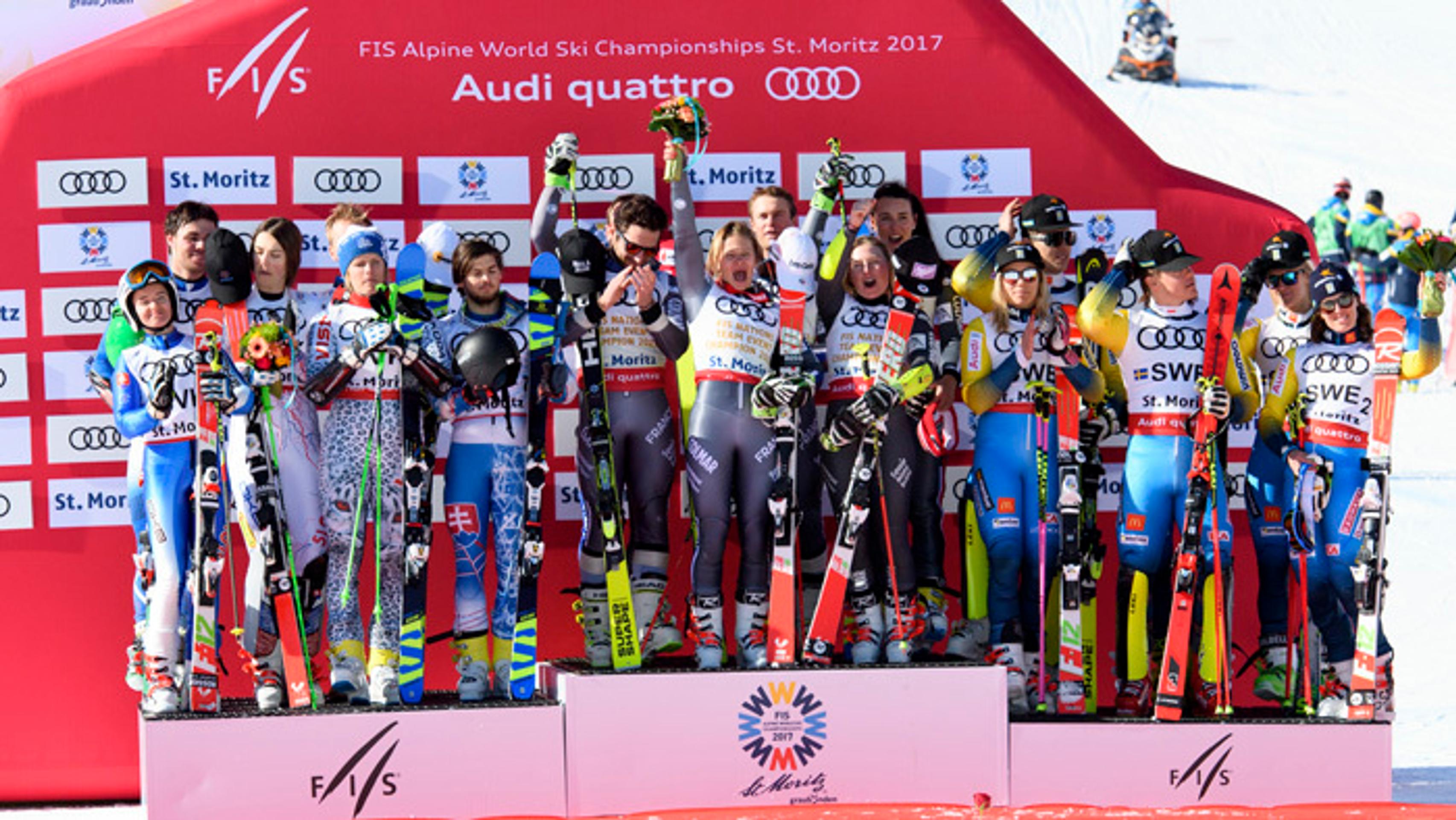 Slovenský tím na MS na stupni víťazov, prví skončili Francúzi a tretí Švédi.