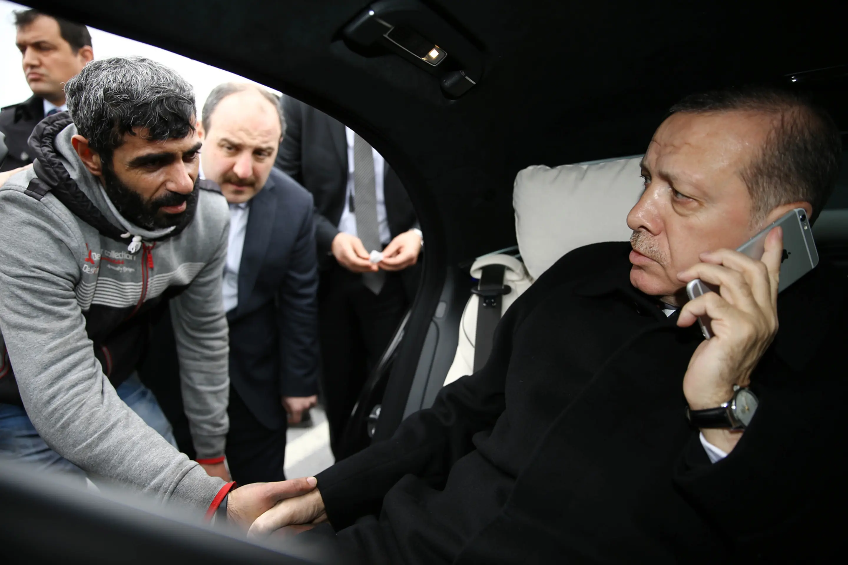 Turecký prezident Recep Tayyip Erdogan vyhovoril samovrahovi skok z mosta.