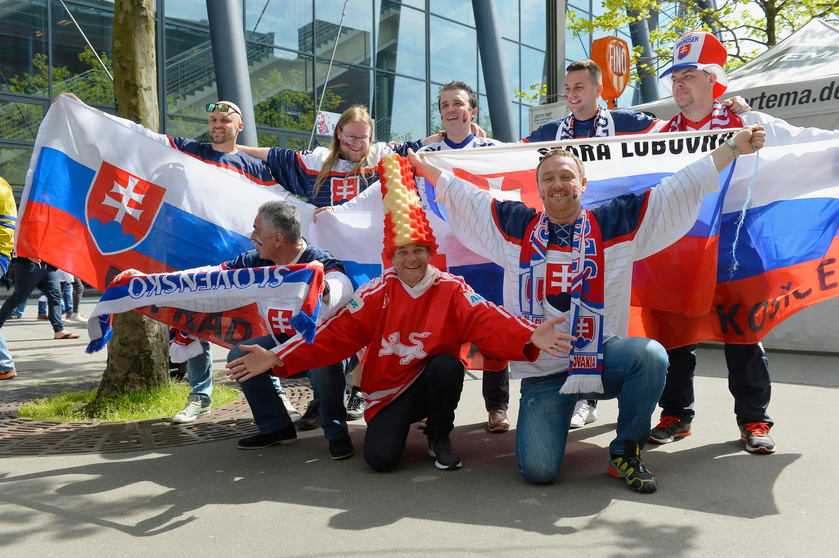Na snímke slovenskí fanúšikovia pred zápasom Slovensko - Taliansko.