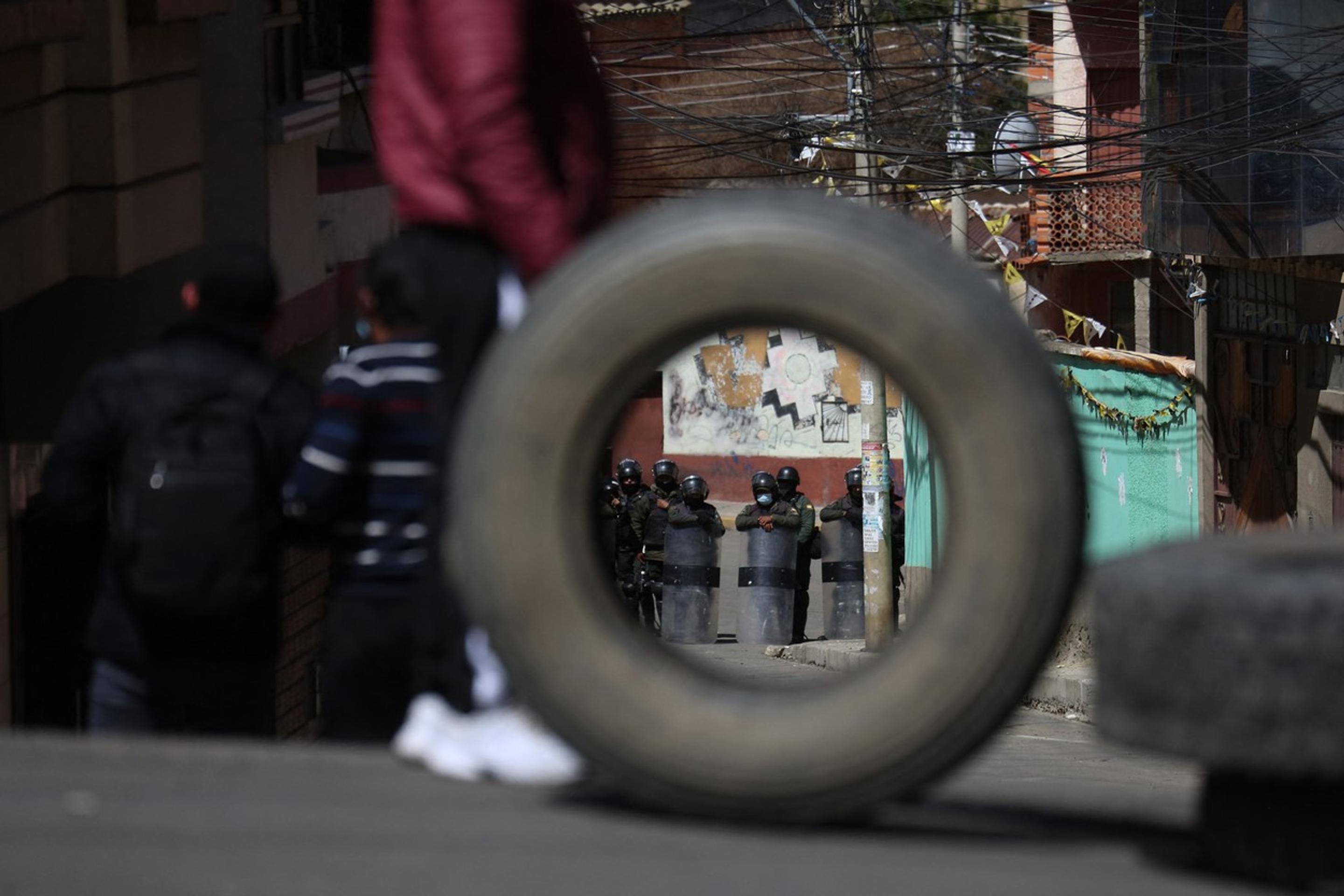 Zrážky medzi bolívijskou políciou a členmi asociácie pestovateľov koky pokračujú už druhý týždeň.