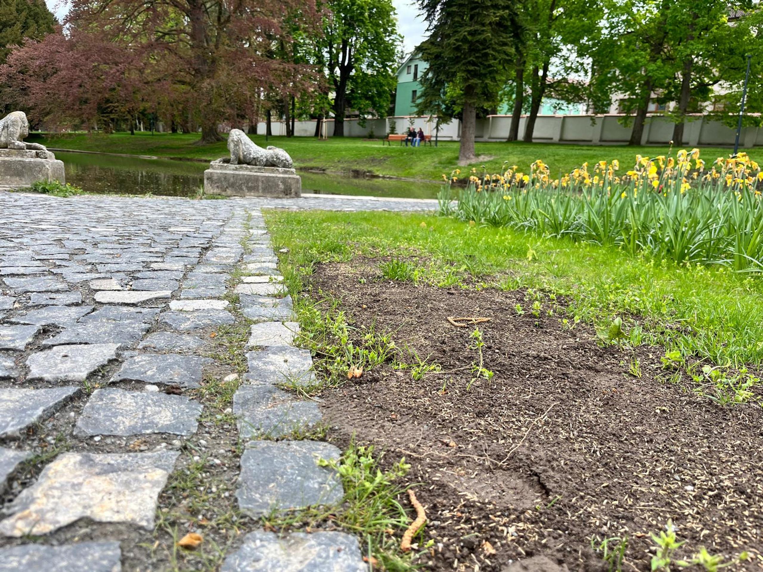 V Stupave otvorili nový park, bez poškodení však nezostal ani 24 hodín.