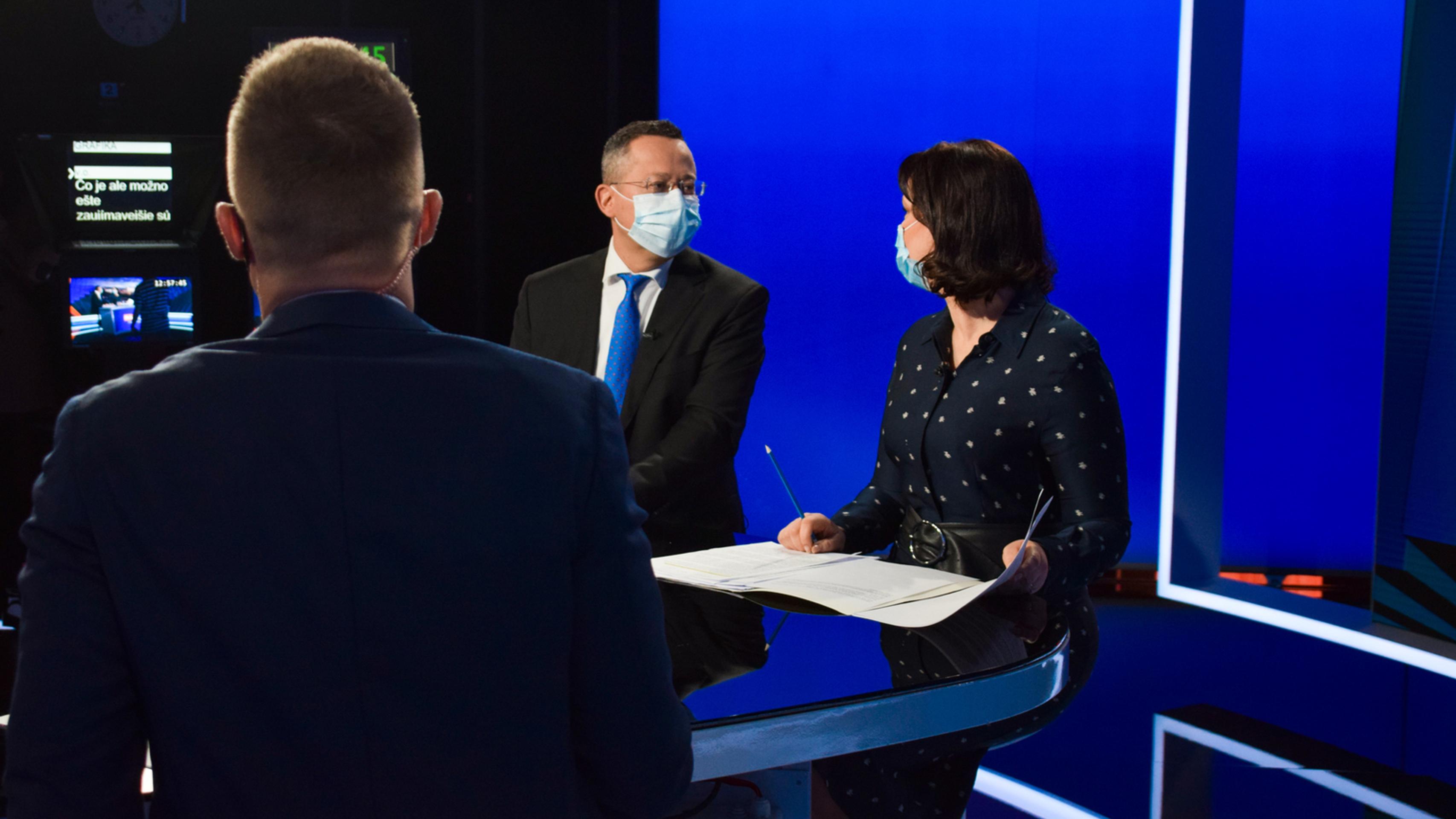 Ladislav Kamenický a Veronika Remišová v Na telo.