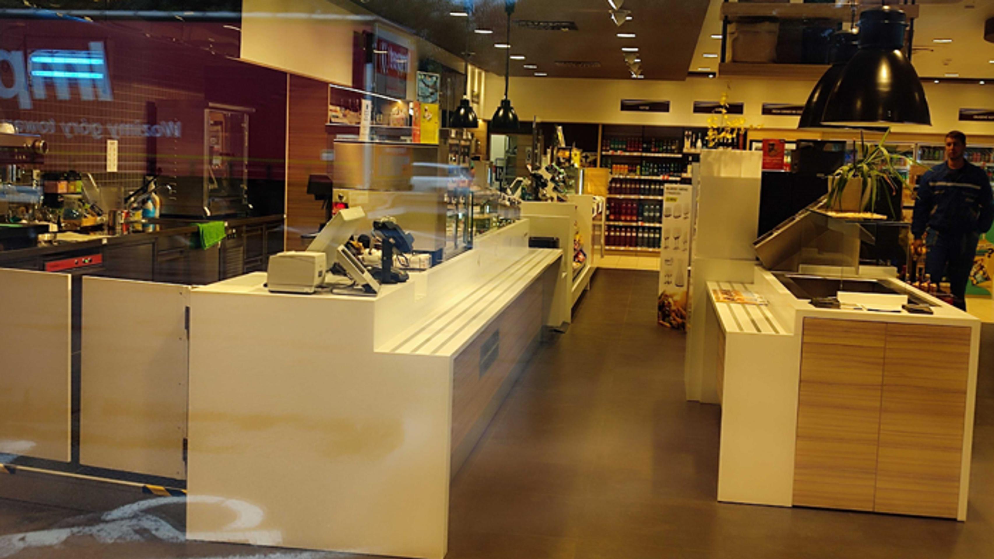 Nočná lupež na benzínovej pumpe na diaľnici pri Košiciach.