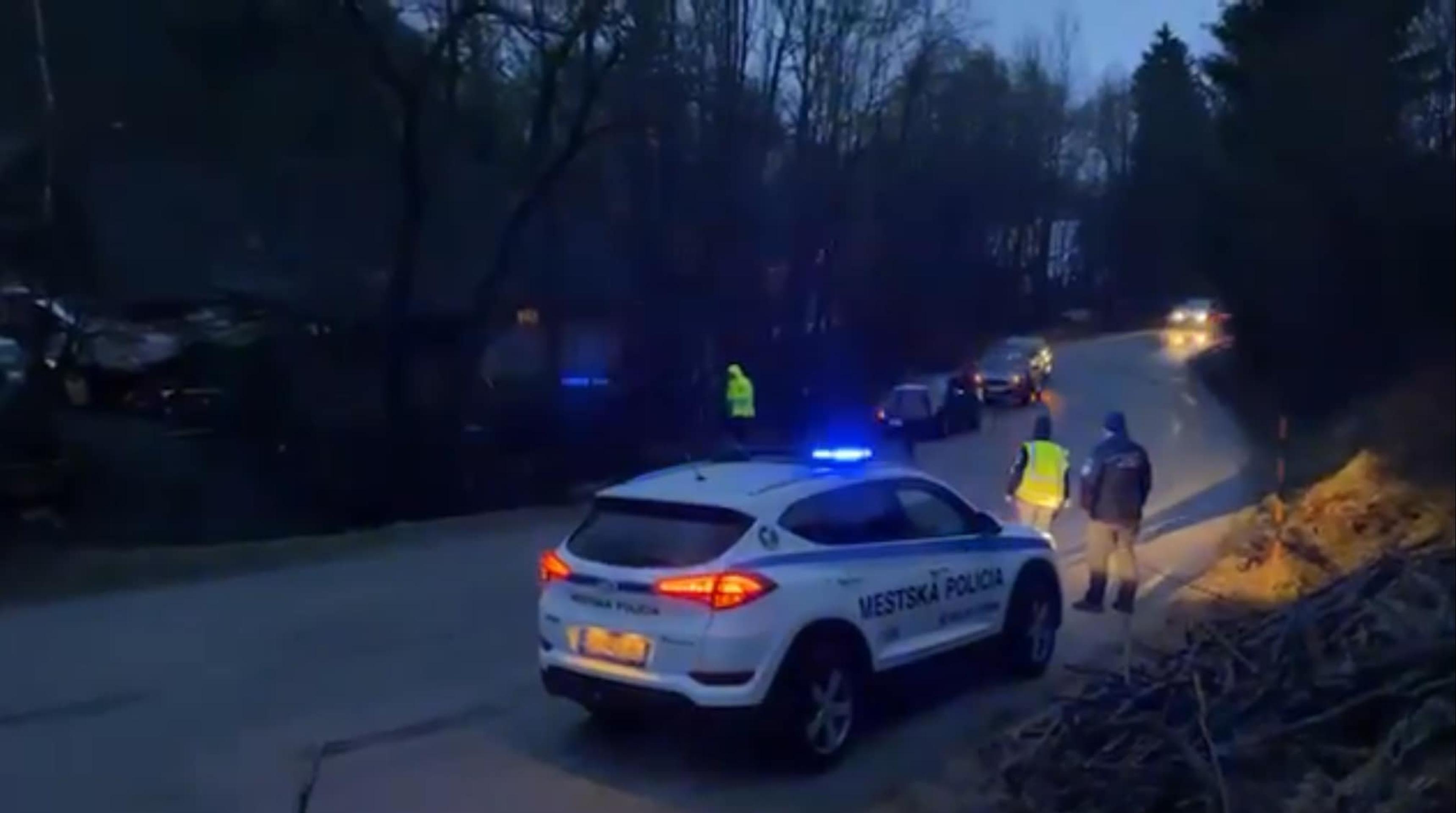 Na Beňovolehotskom potoku vyhlásili tretí povodňový stupeň.