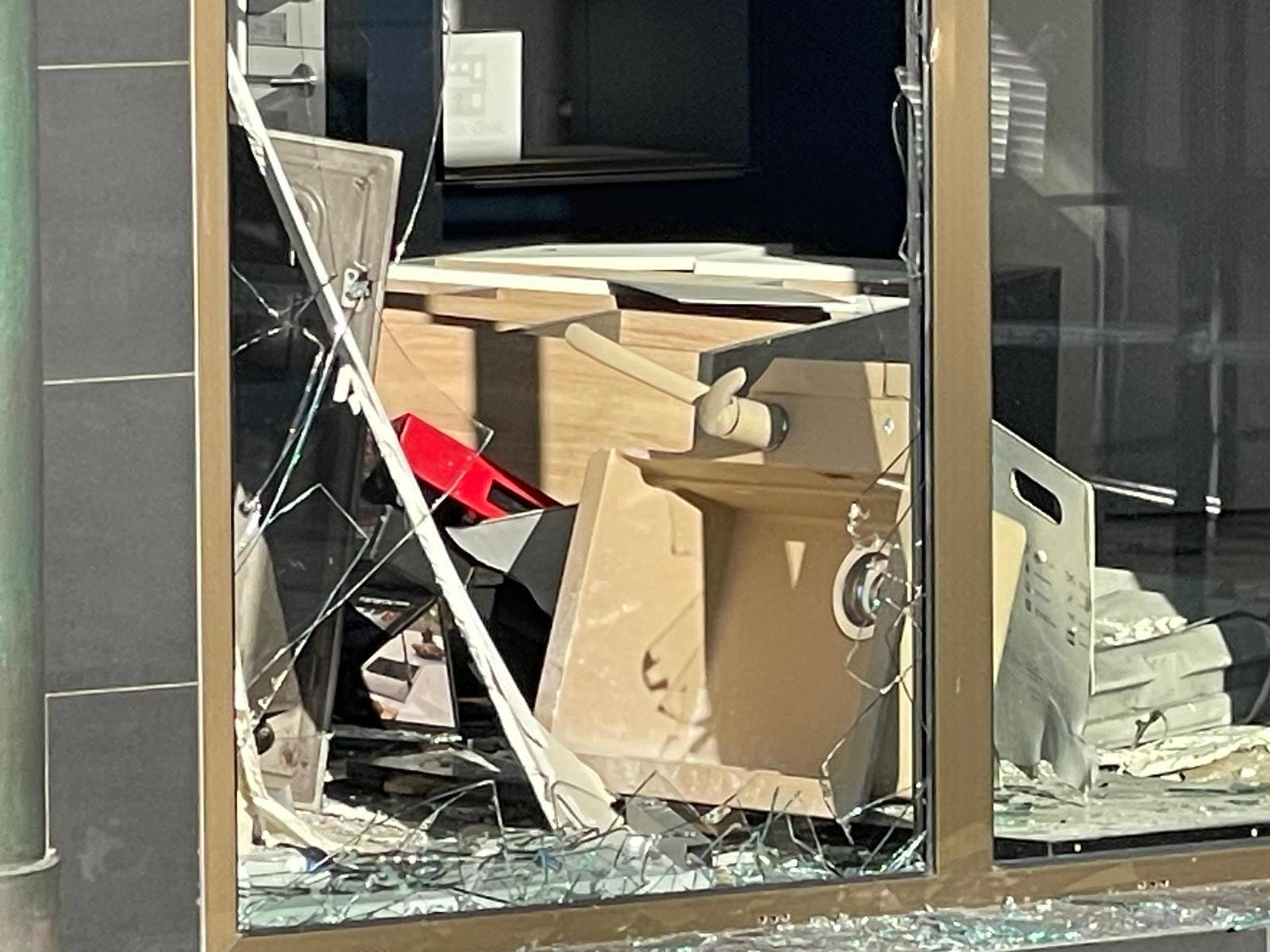 Výbuch bankomatu v meste Vrbové.