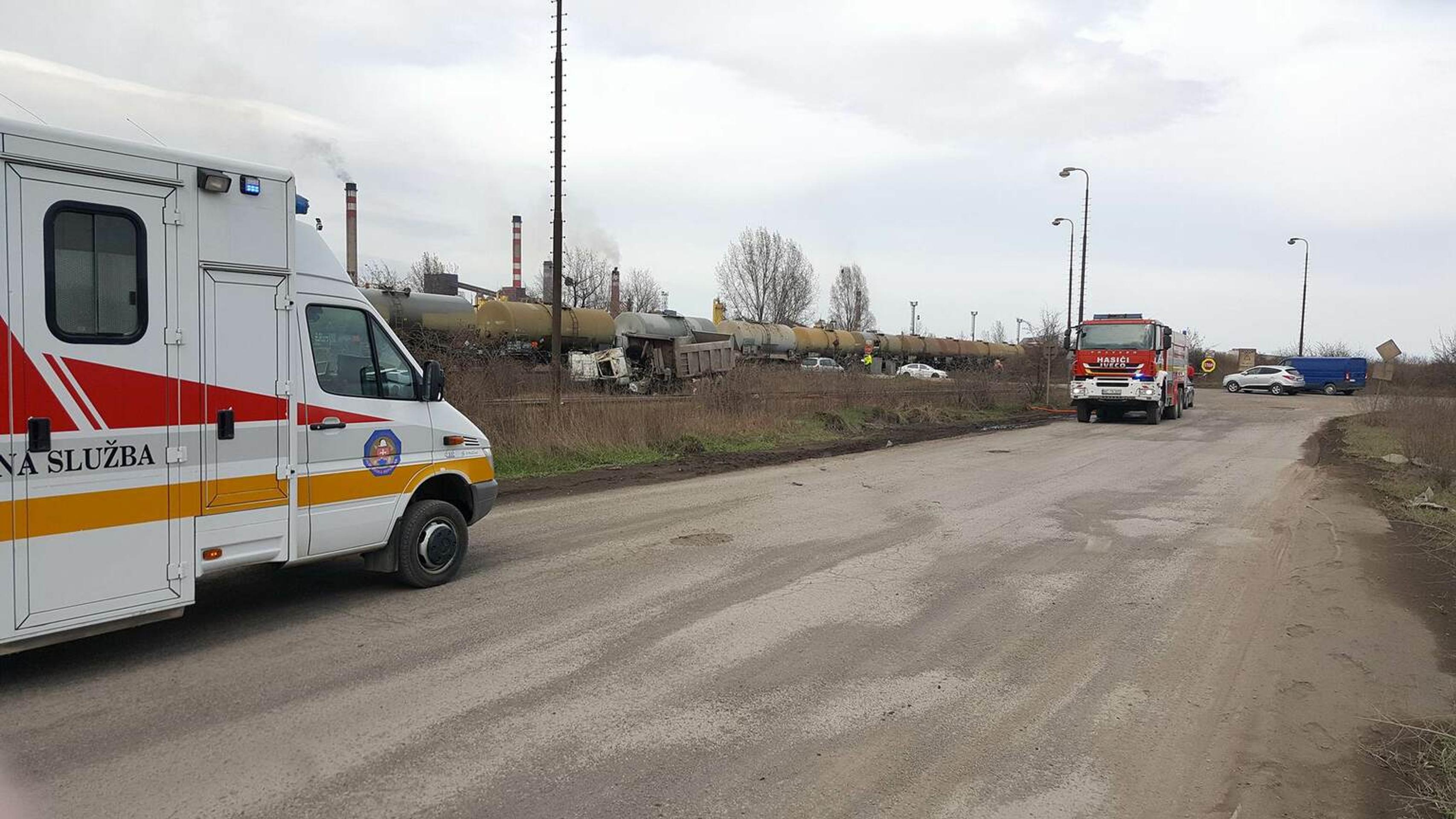 Nehoda vlaku a nákladného auta.