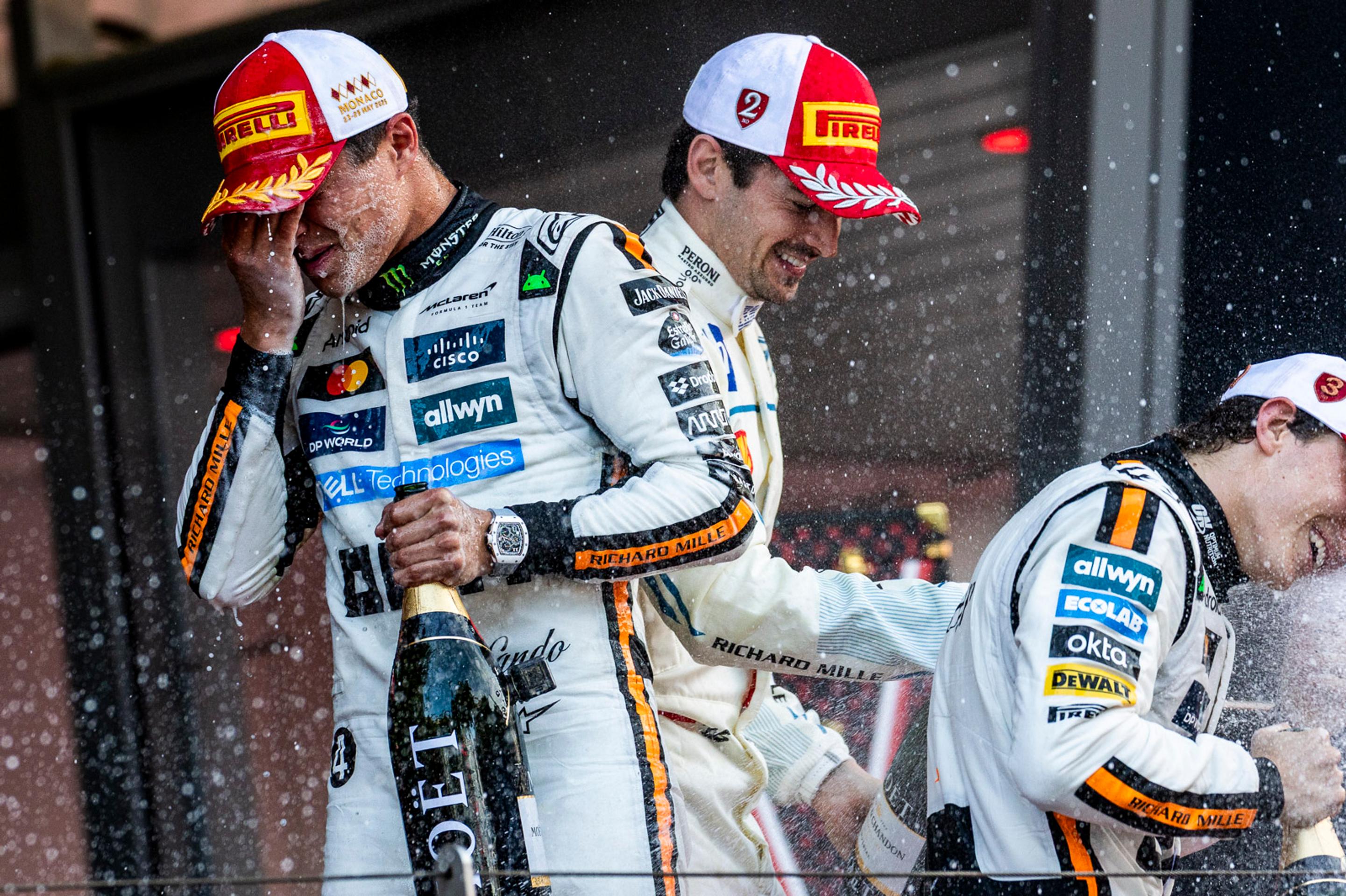 Pódium víťazov v Monaku.