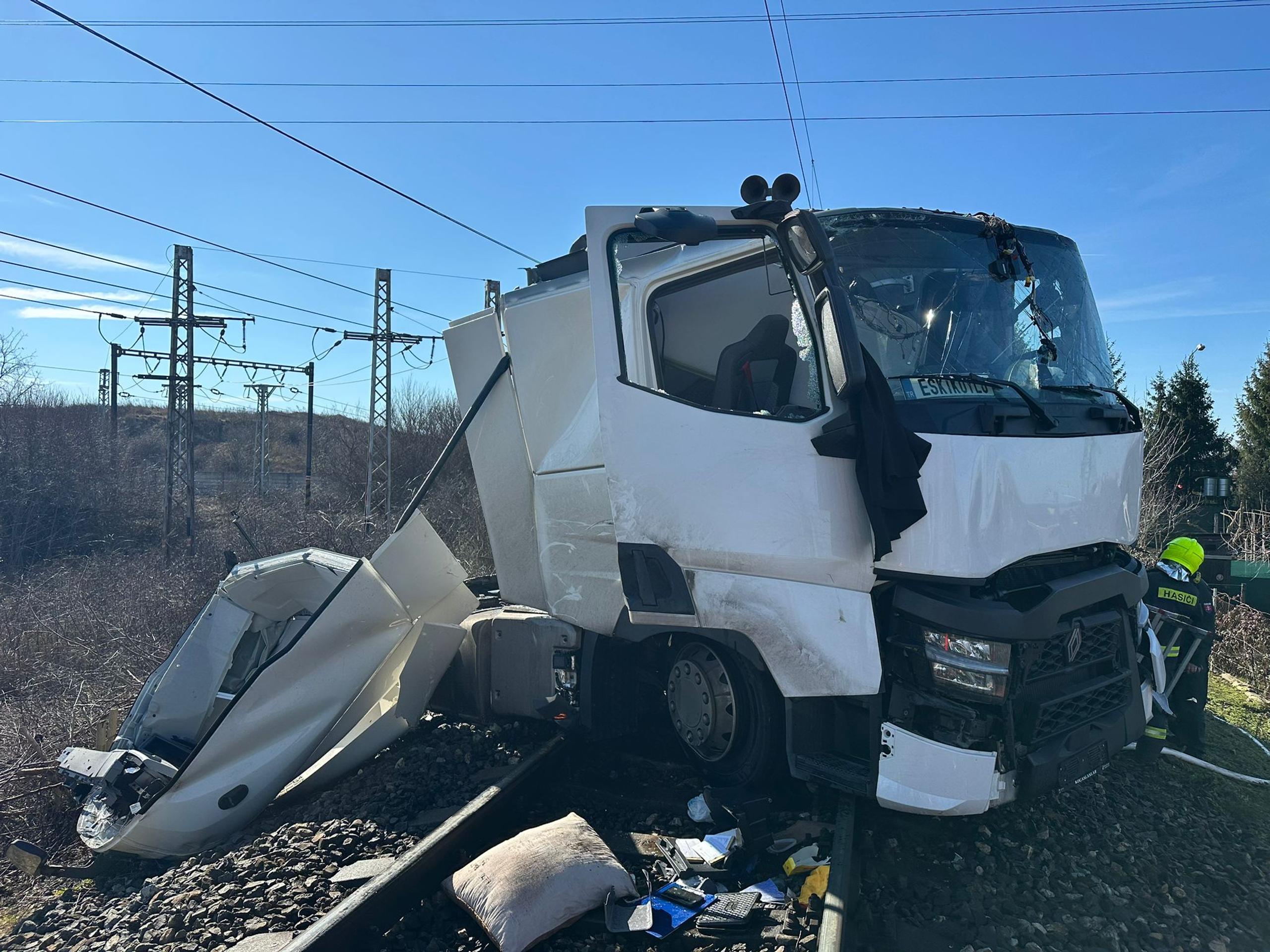 Tragická zrážka vlaku s kamiónom v Nových Zámkoch