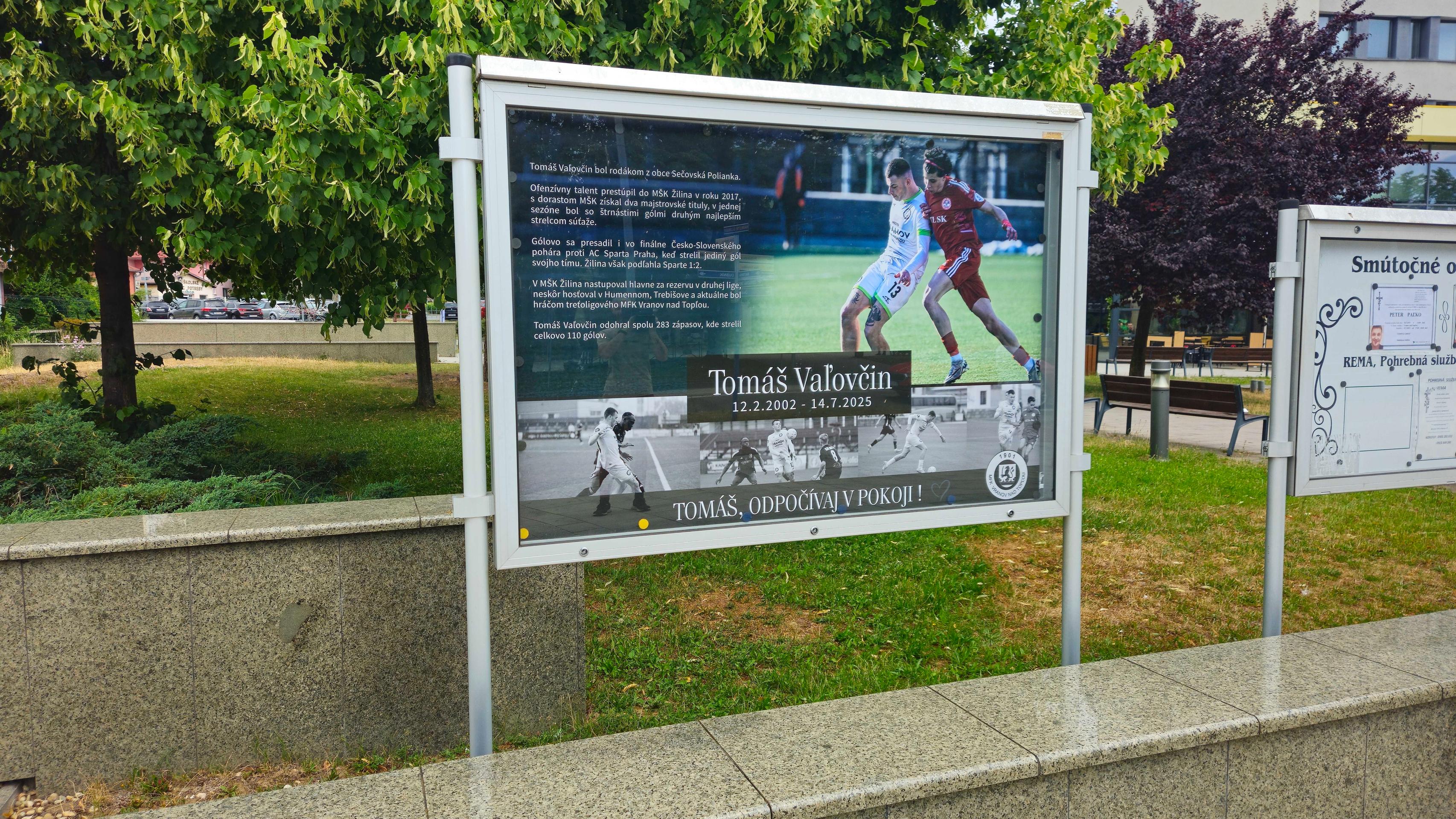 Futbalisti Tomášovi urobili spomienkovú tabuľu 