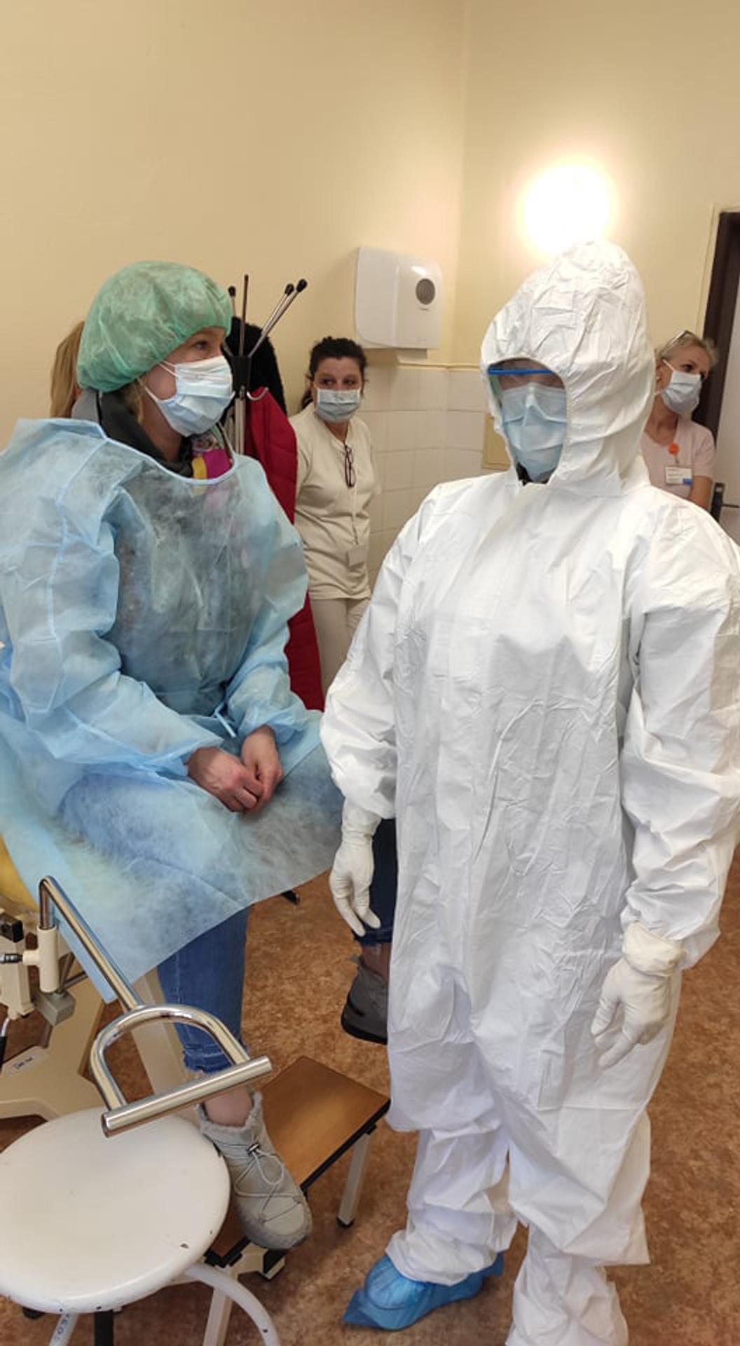 Nácvik prijatia pacientky na gynekológii v levickej nemocnici.