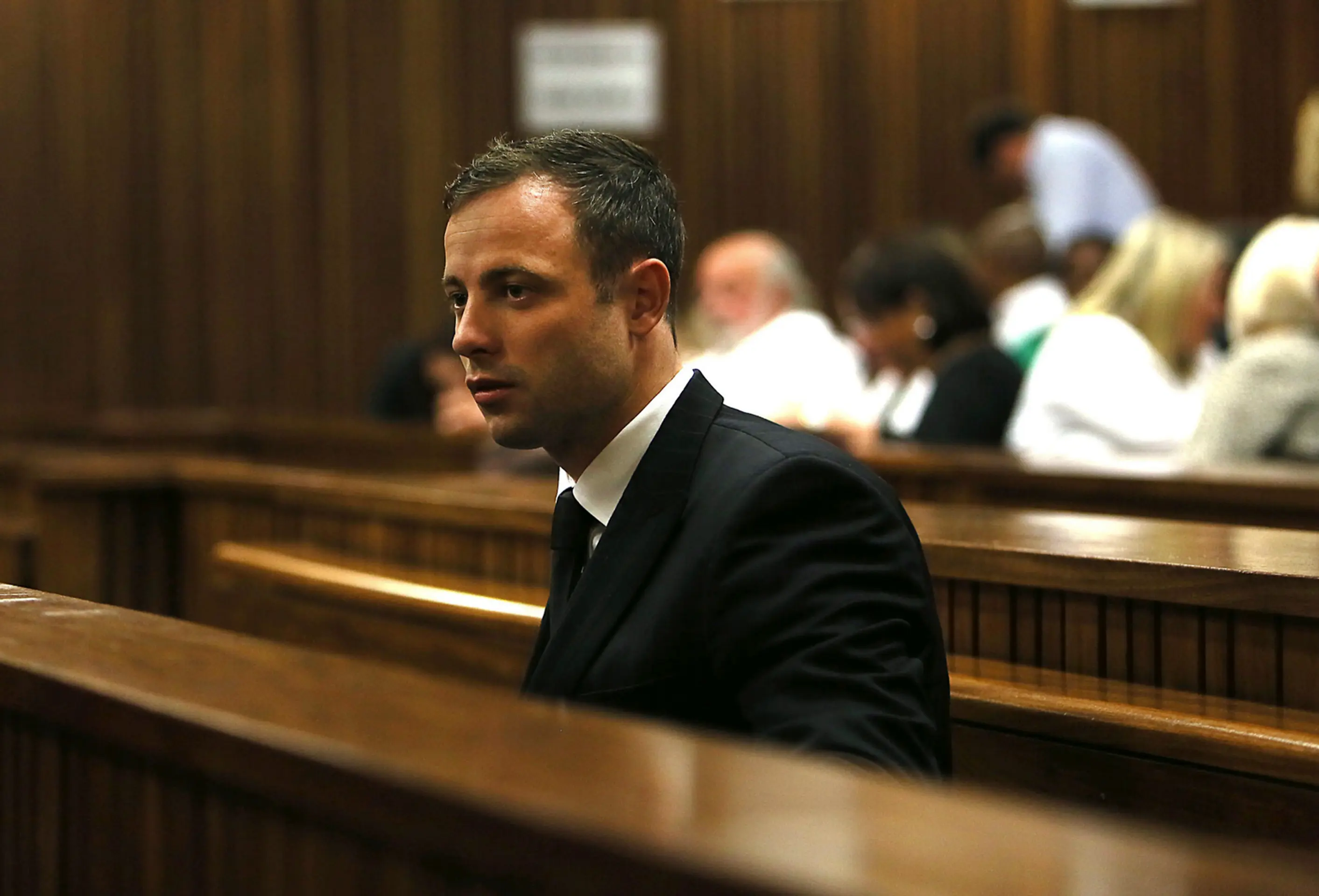 Oscar Pistorius pri vypočutí verdiktu - "vinný z neúmyselného zabitia".