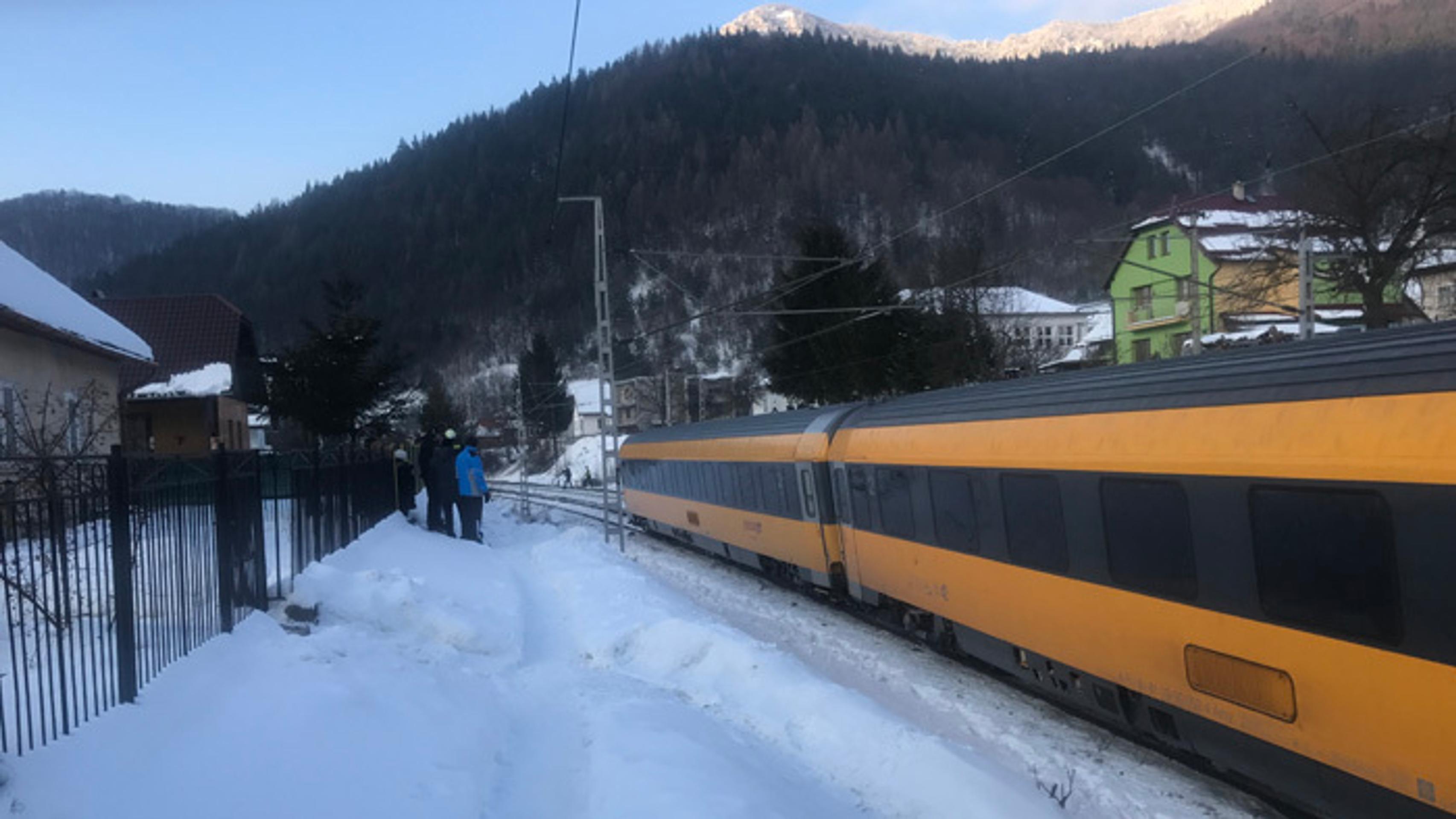 Pohľad na vlak v Stankovanoch, ktorý zrazil muža.