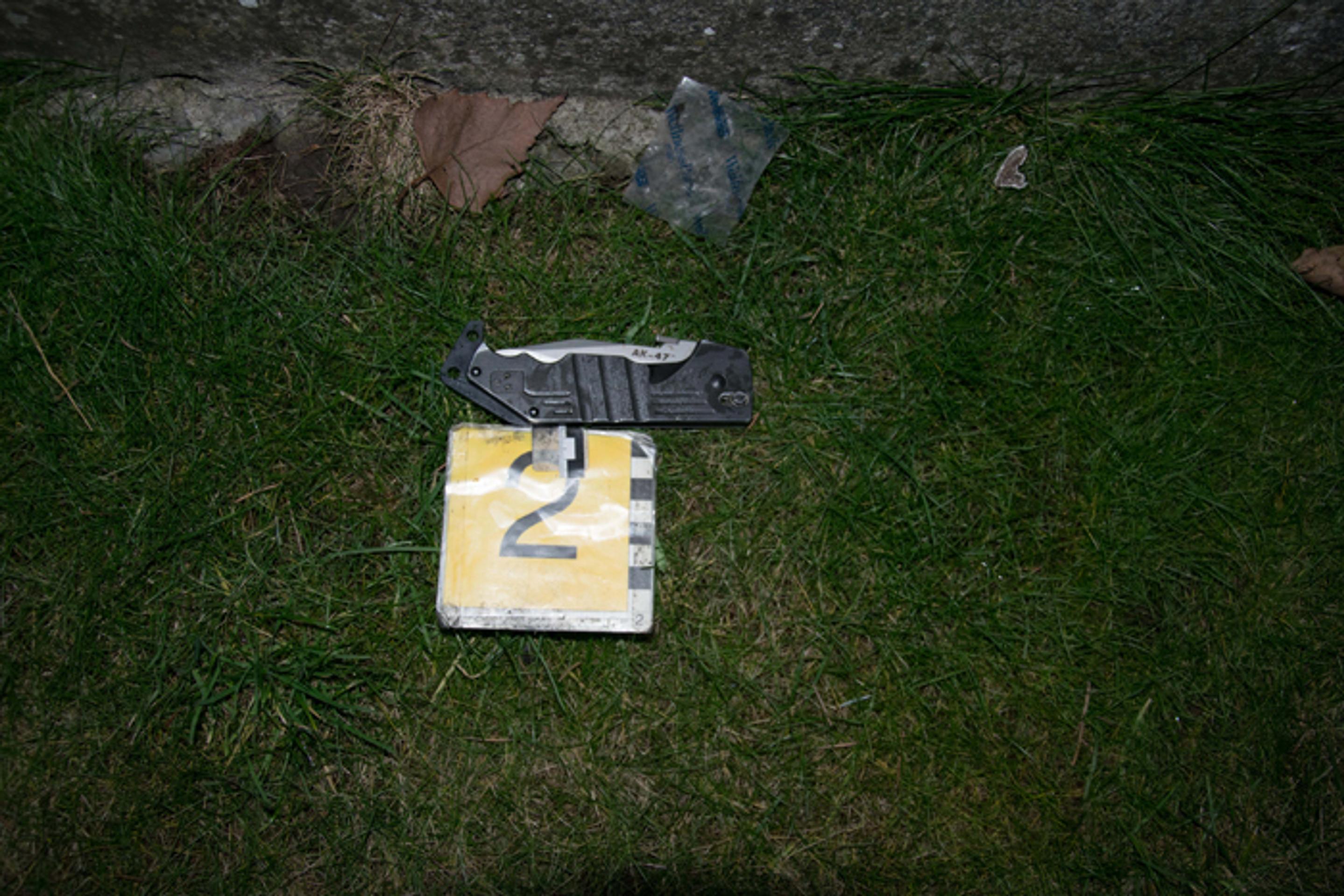 Zľava Švajčiari Yannick Bruschweiler, David Aebischer a Valentin Nussbaumer oslavujú gól proti Rusku na MS do 20 rokov.