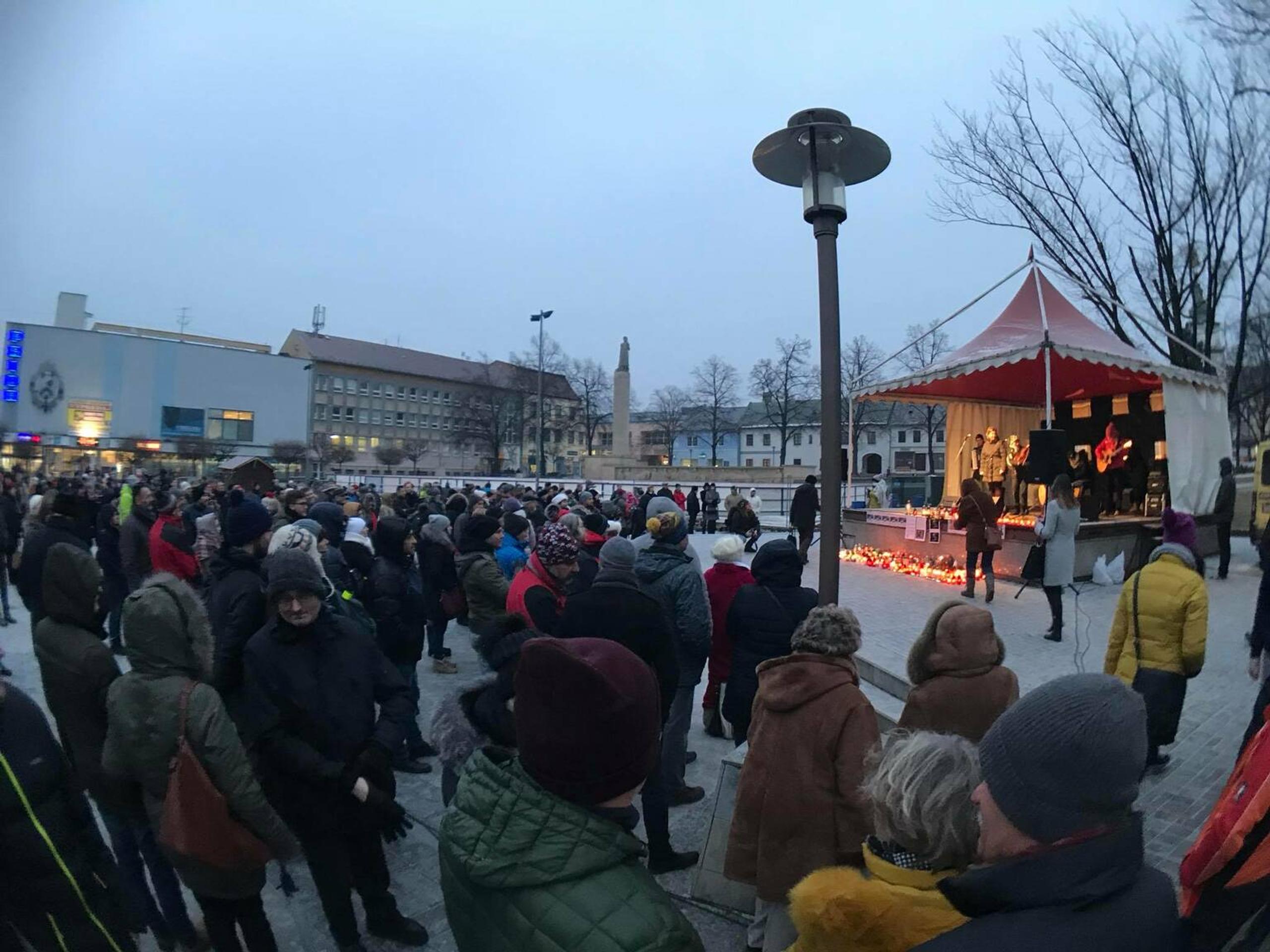 Spomienka na Jana Kuciaka a Martinu Kušnírovú v Prievidzi.
