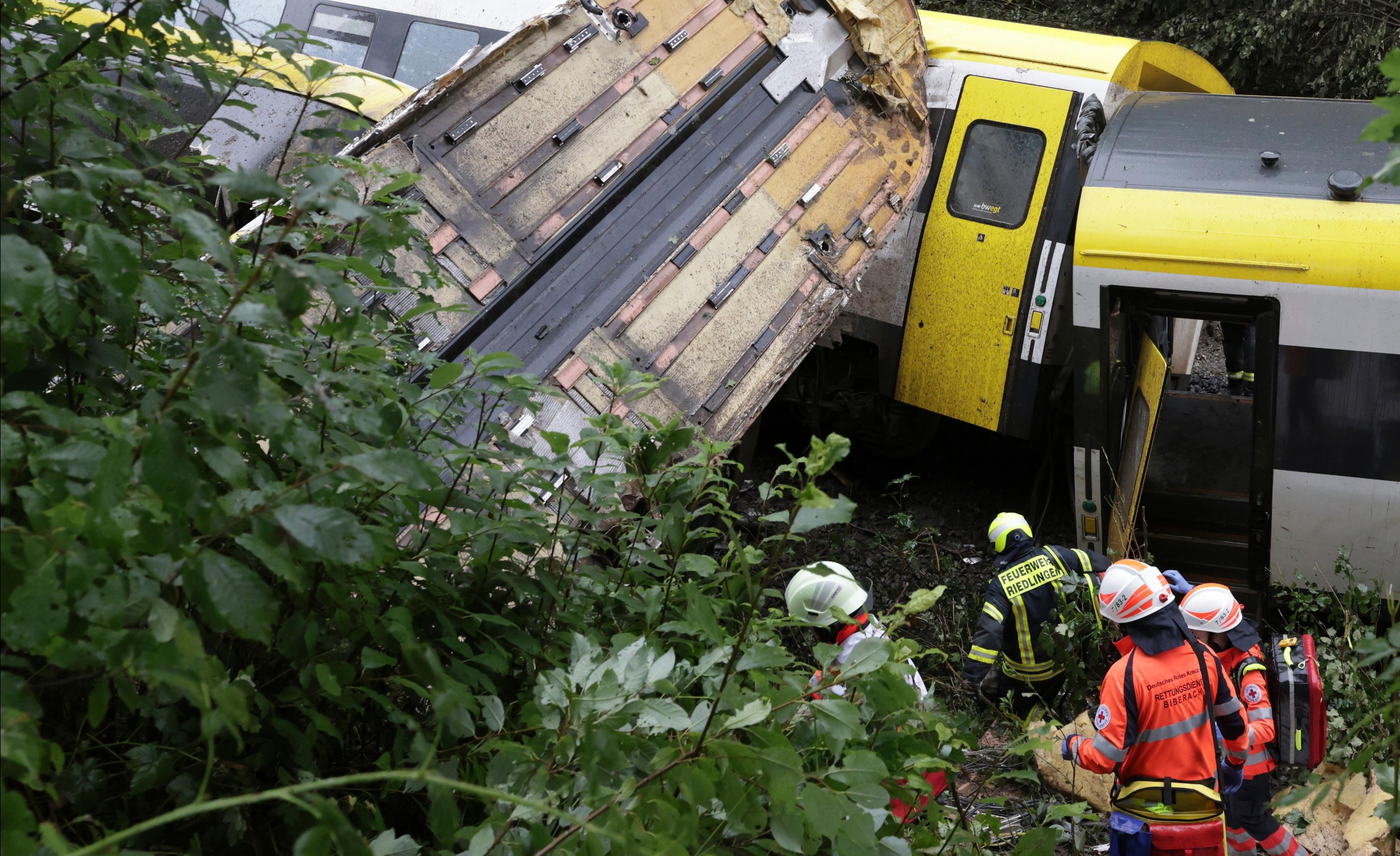 Vykoľajený vlak v Nemecku (cropped)