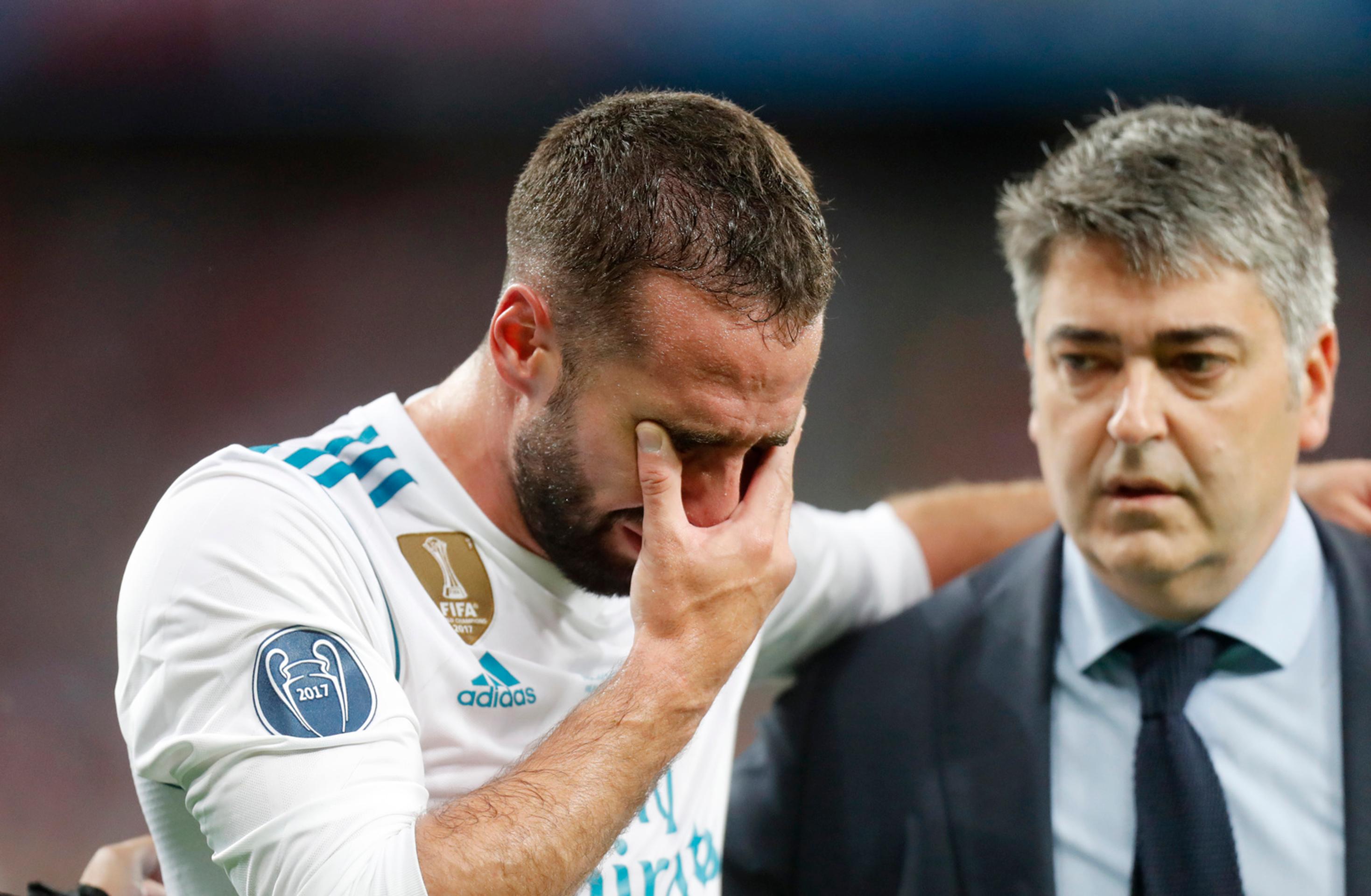 So slzami v očiach odchádzal z ihriska aj zranený Daniel Carvajal.