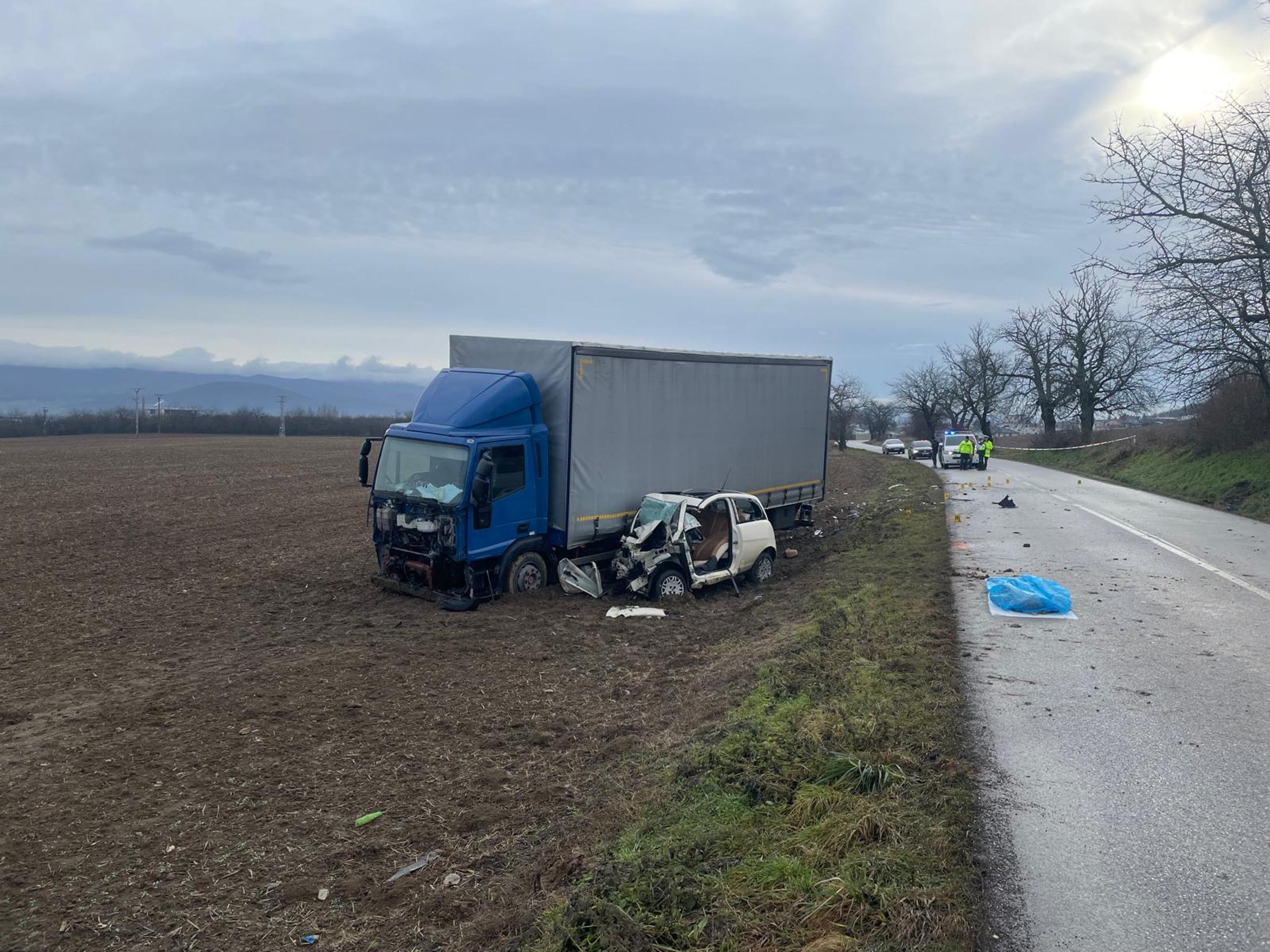 Po zrážke s nákladiakom zahynula 59-ročná žena.