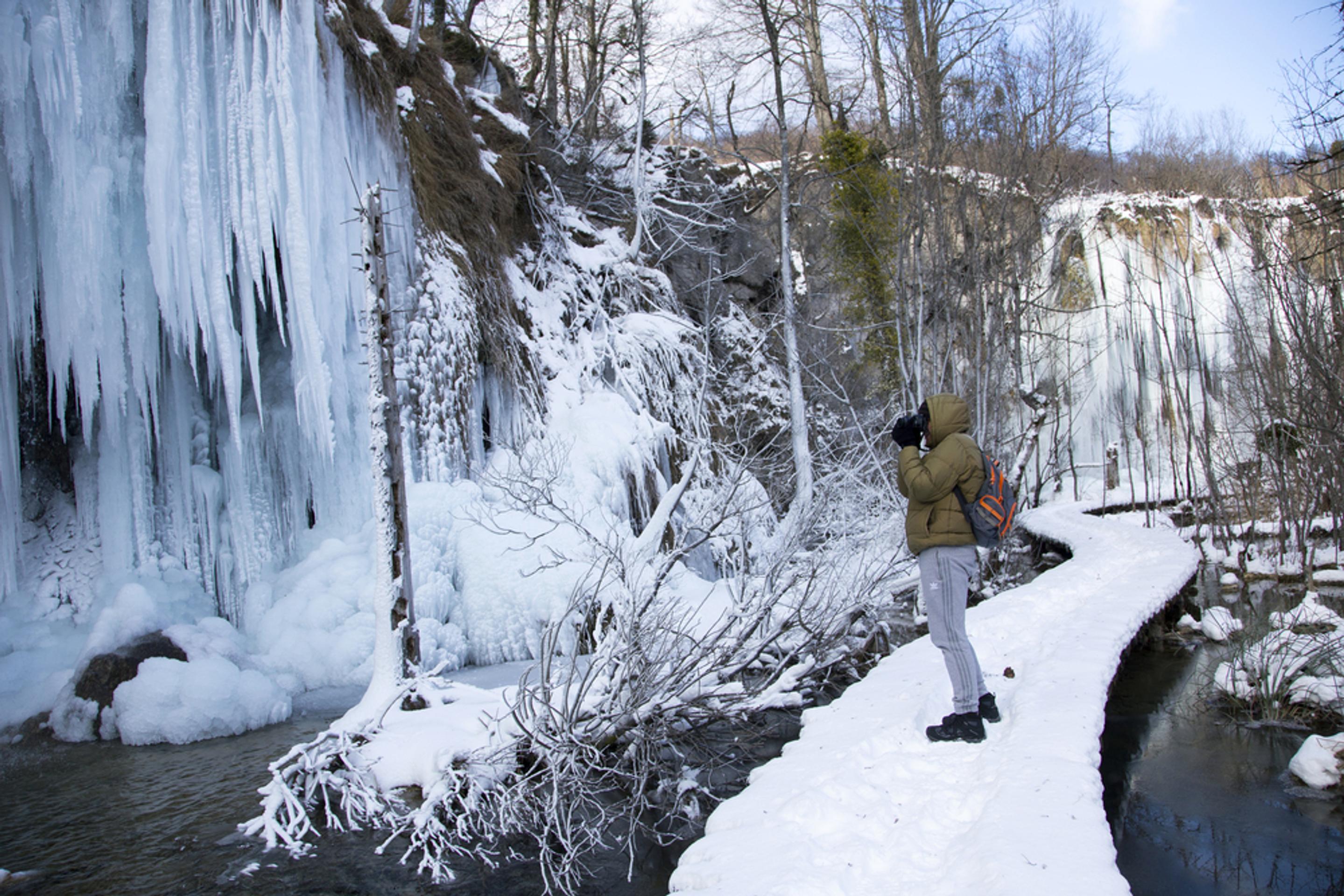 Zamrznuté Plitvické jazerá.