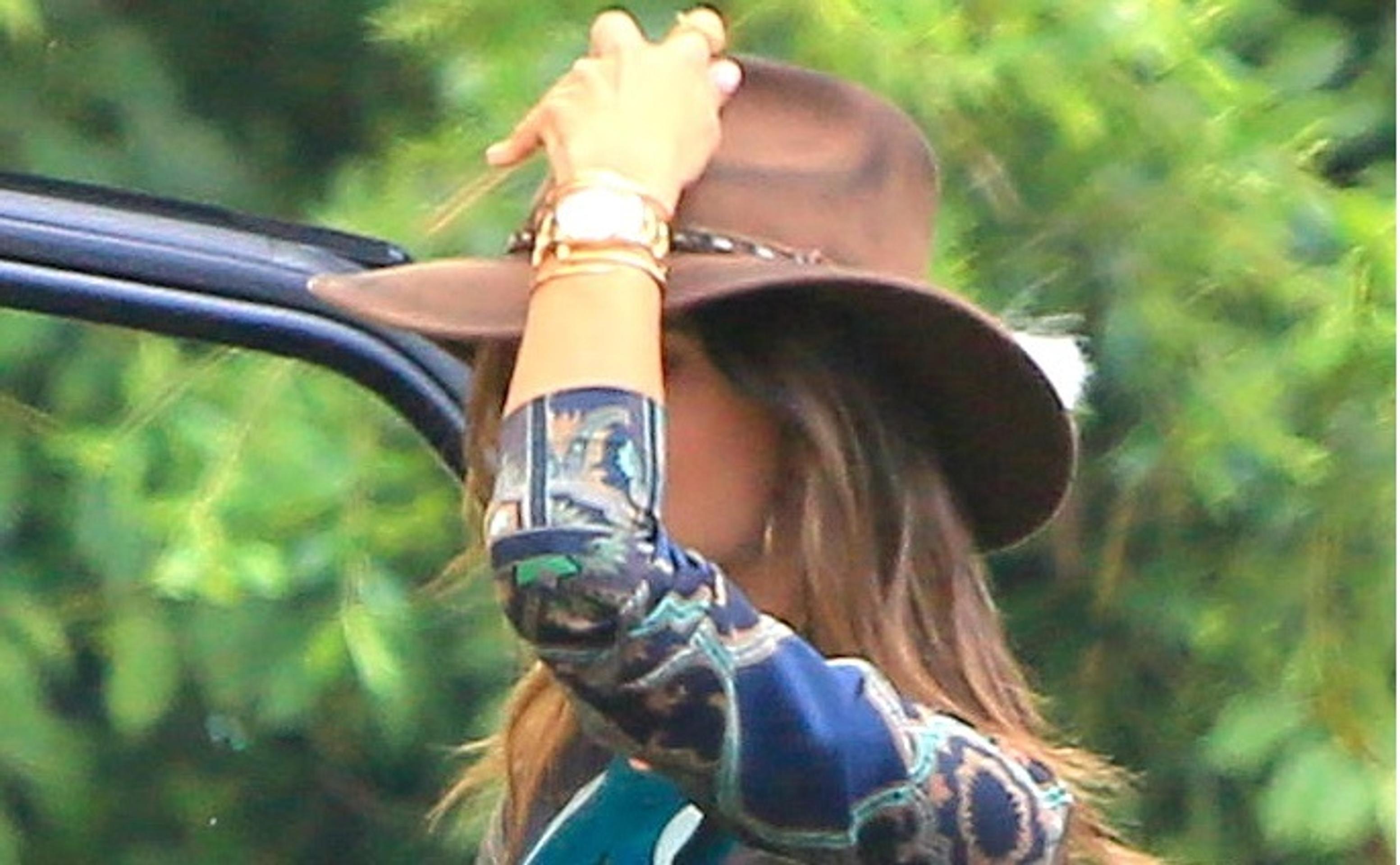 Alessandra Ambrosio, titulka.