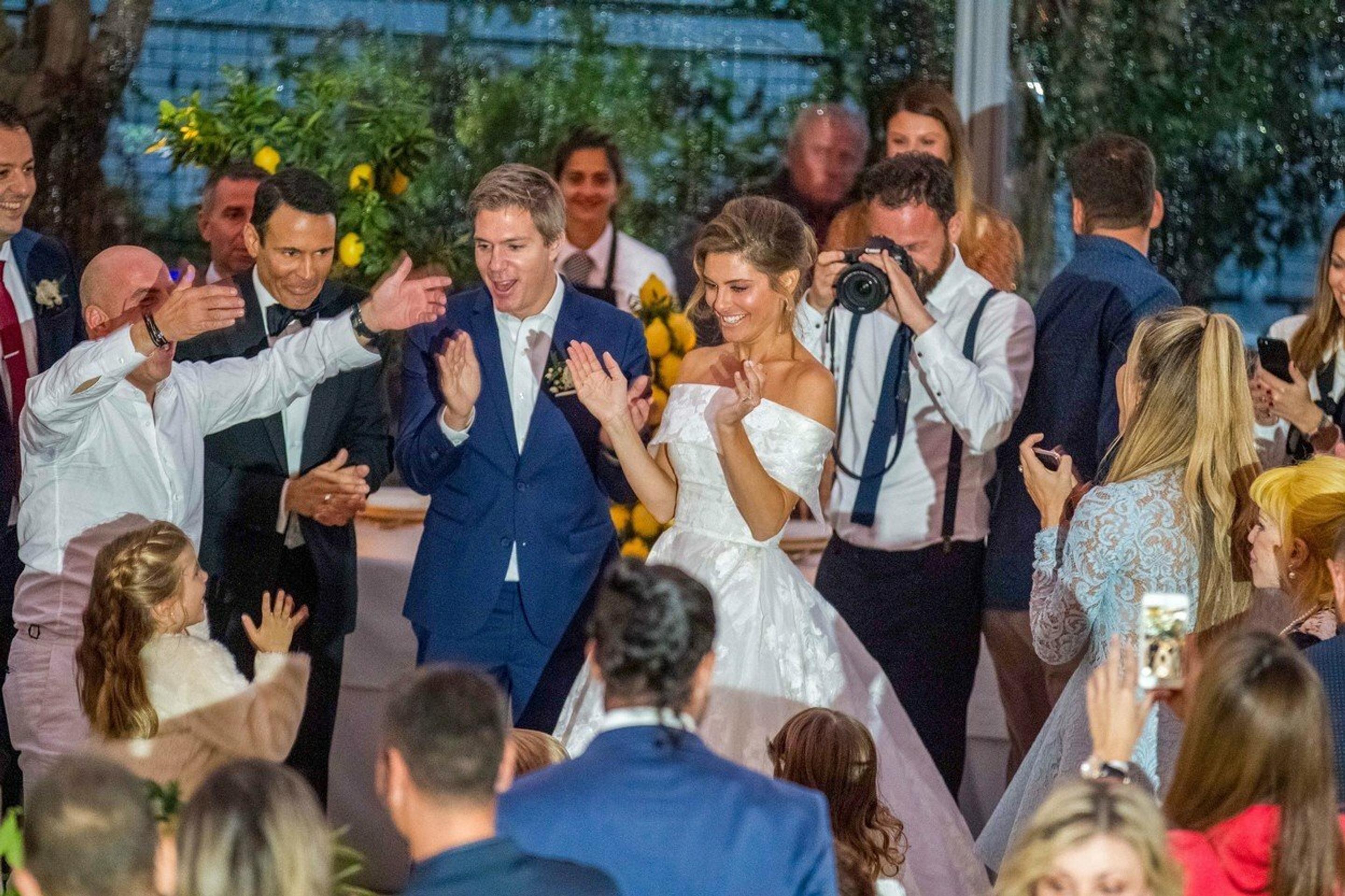 Maria Menounos sa vydala