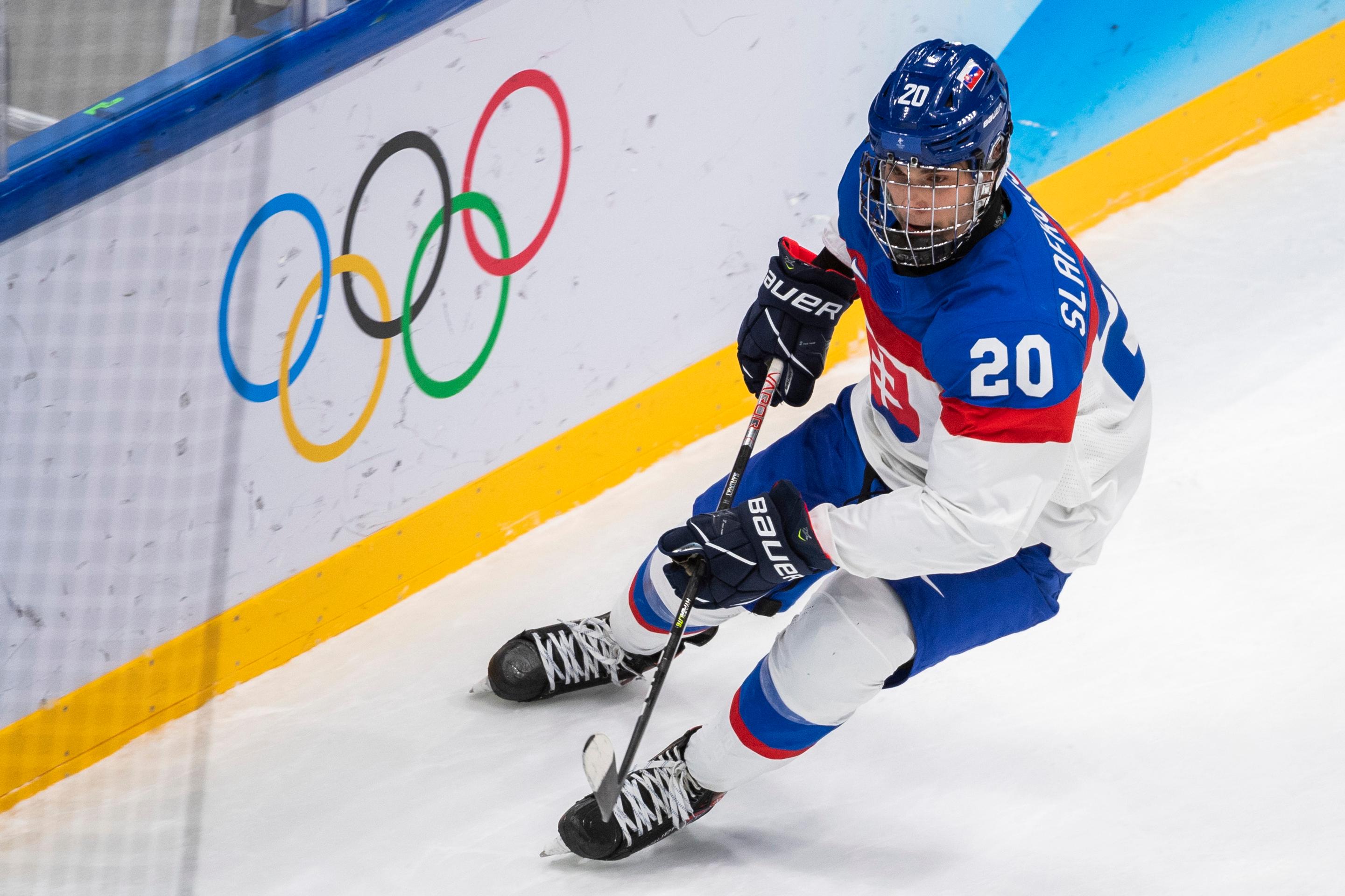 Juraj Slafkovský vo štvrťfinále ZOH 2022 proti USA.