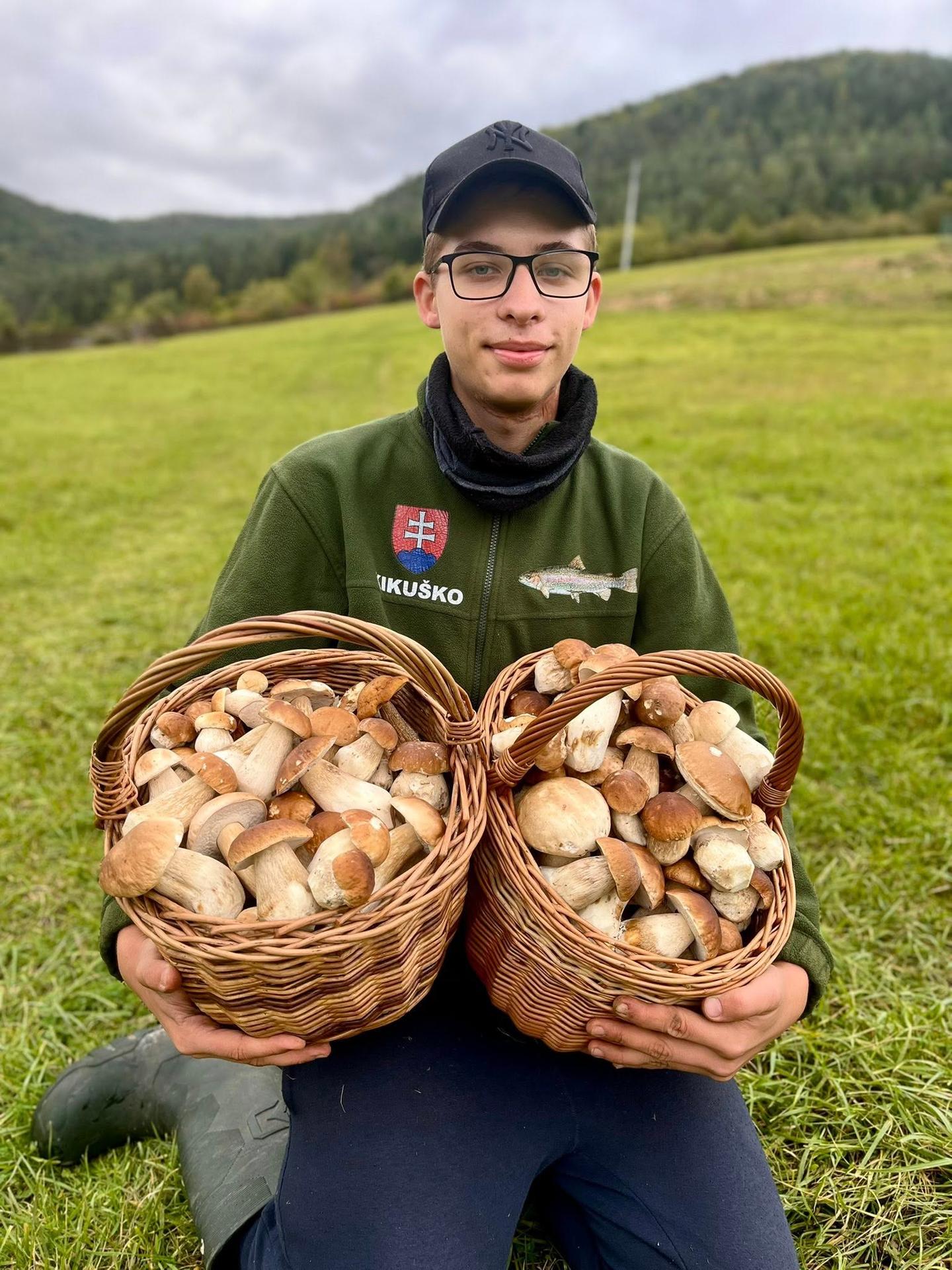 Slavomír si odniesol domov dva plné košíky