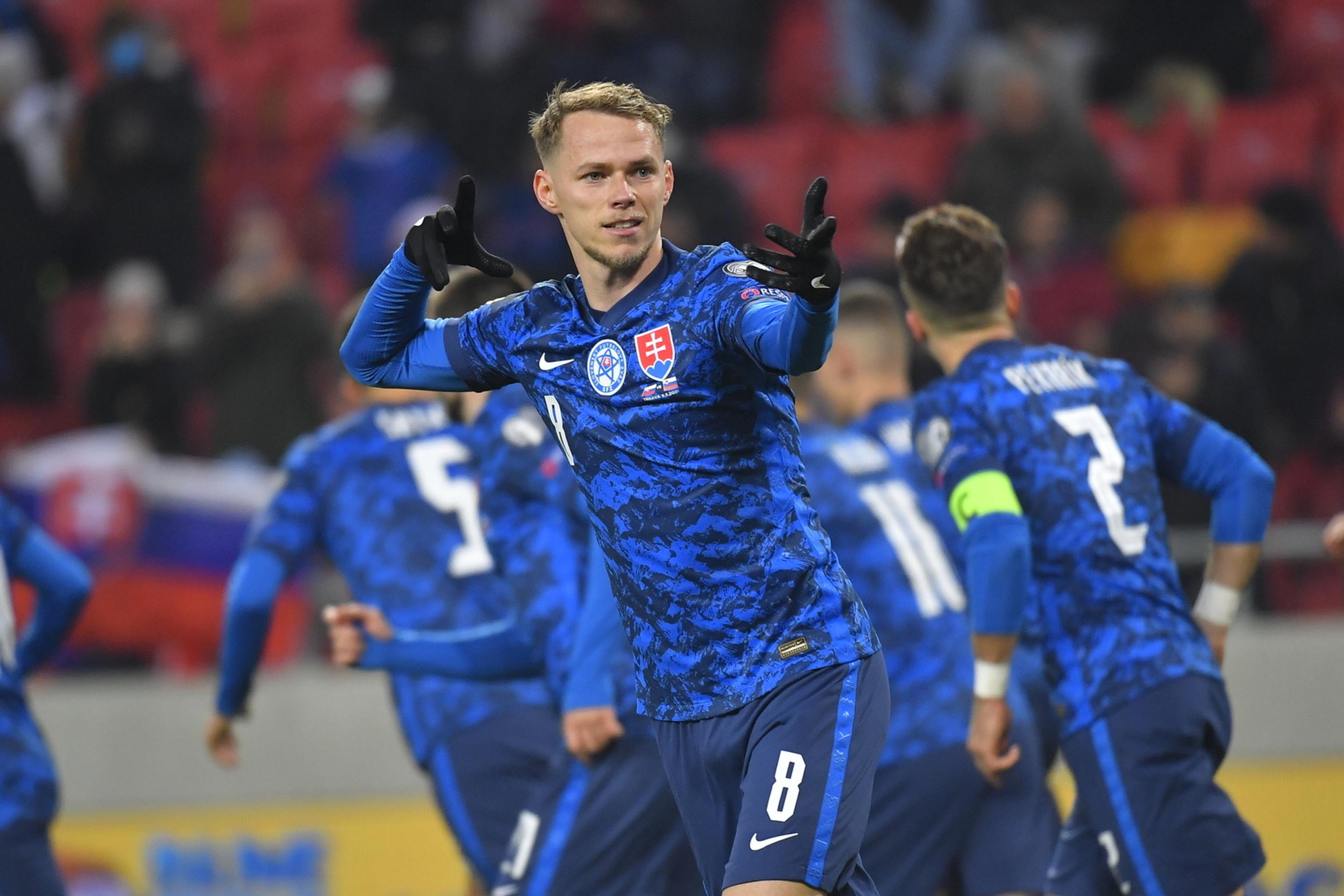 Ondrej Duda sa teší po strelení vyrovnávajúceho gólu v kvalifikácii MS 2022 proti Slovinsku.