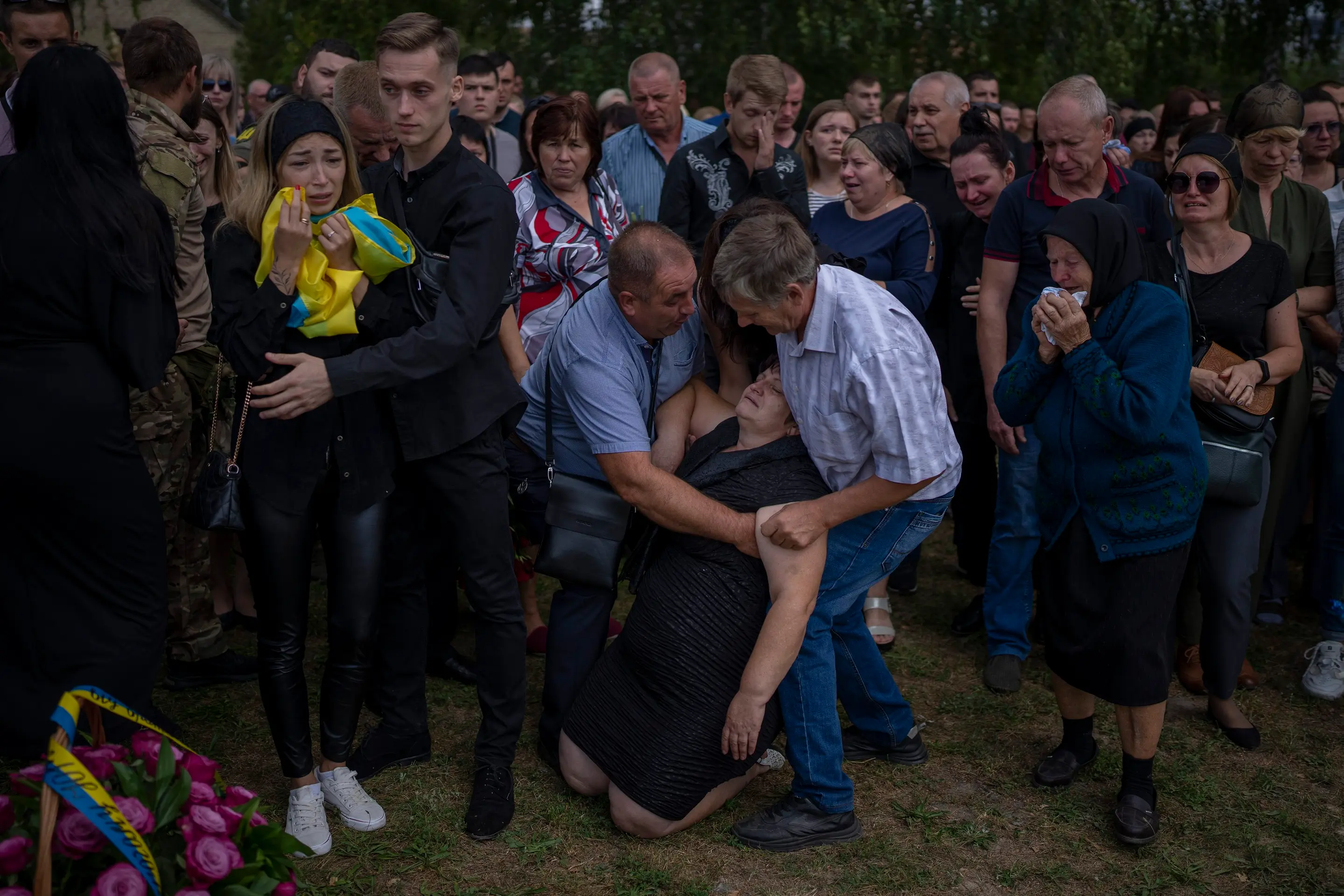 Olga Gregorievna Stygljuková (55) omdlela pri rakve počas pohrebu svojho syna Jurija, ktorý zahynul v bojoch pri Marijinke v Doneckej oblasti.