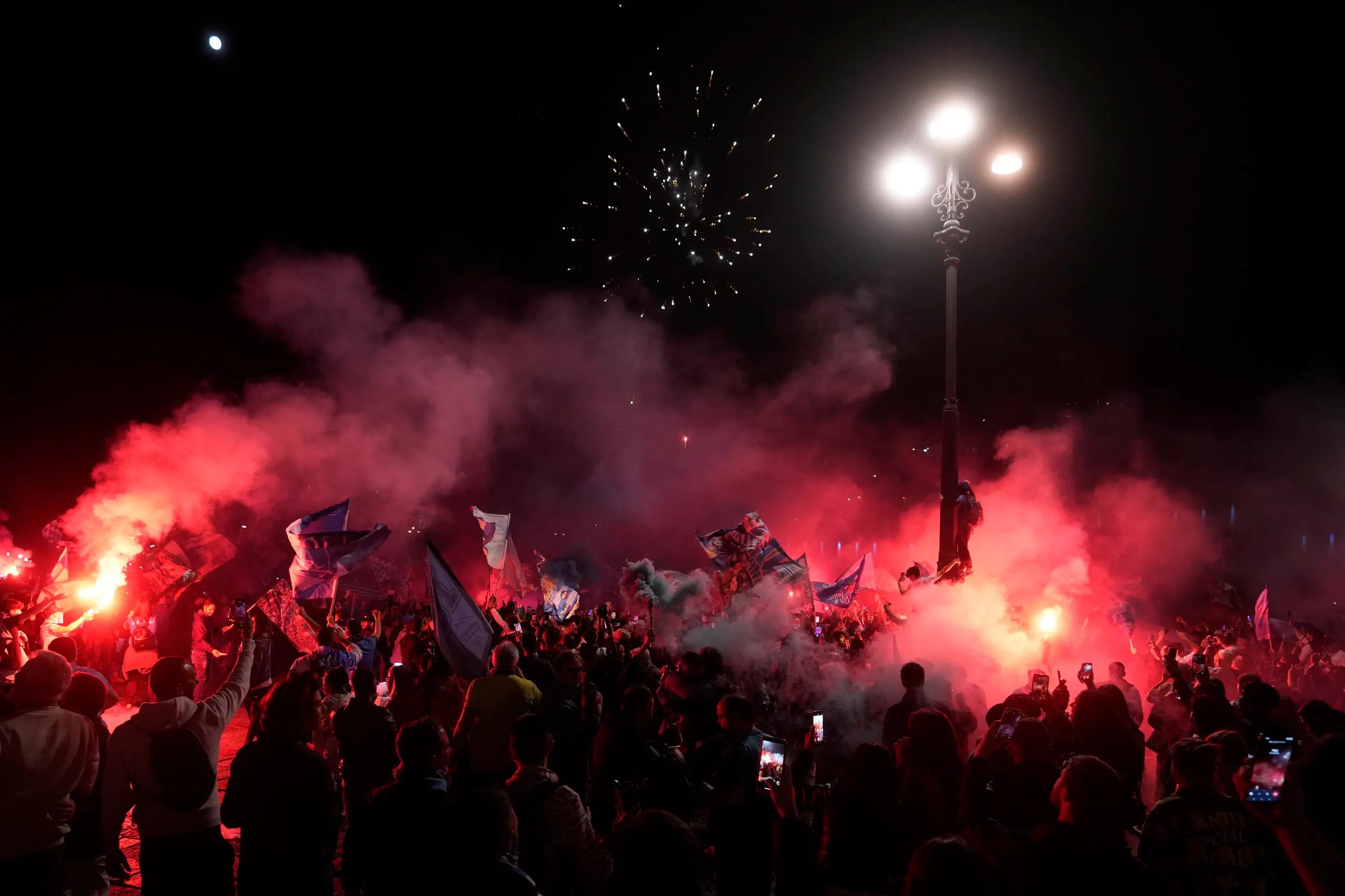 Neapolčania oslavujú zisk titulu.