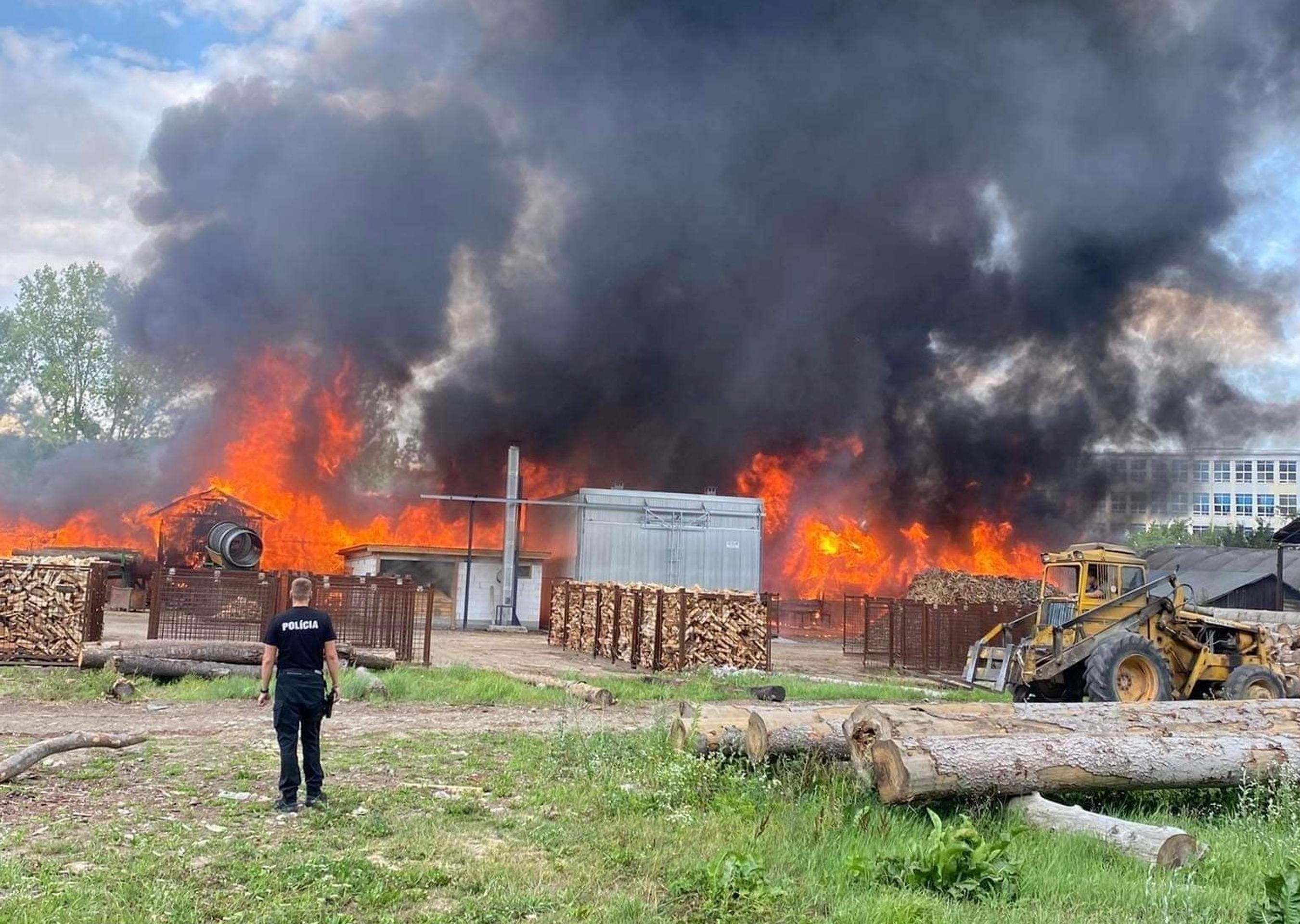 Požiar píly v Bradejove.