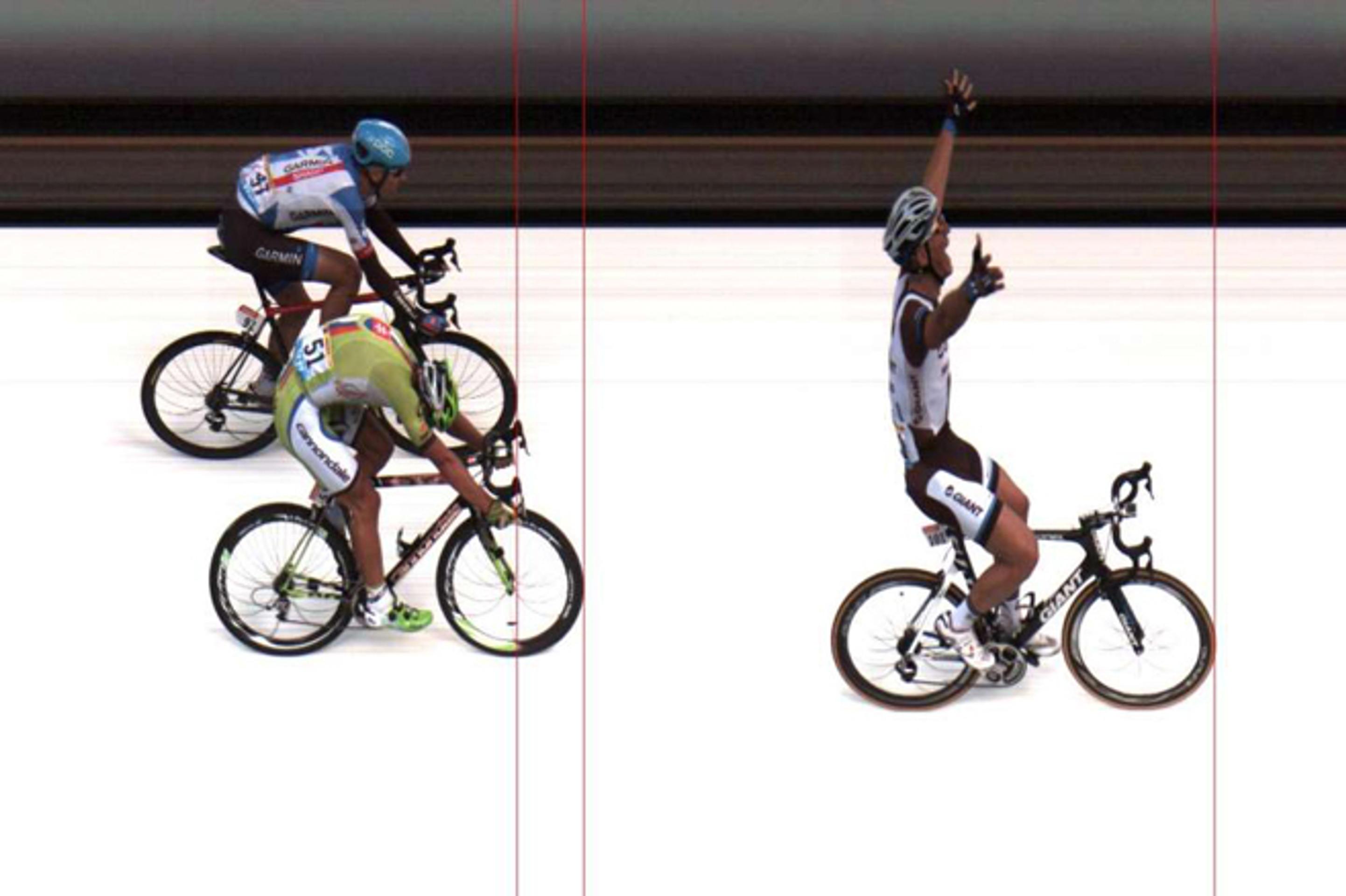 Cieľová fotografia na 1. etapa TdF z Leedsu do Harrogate. Sagan skončil druhý.