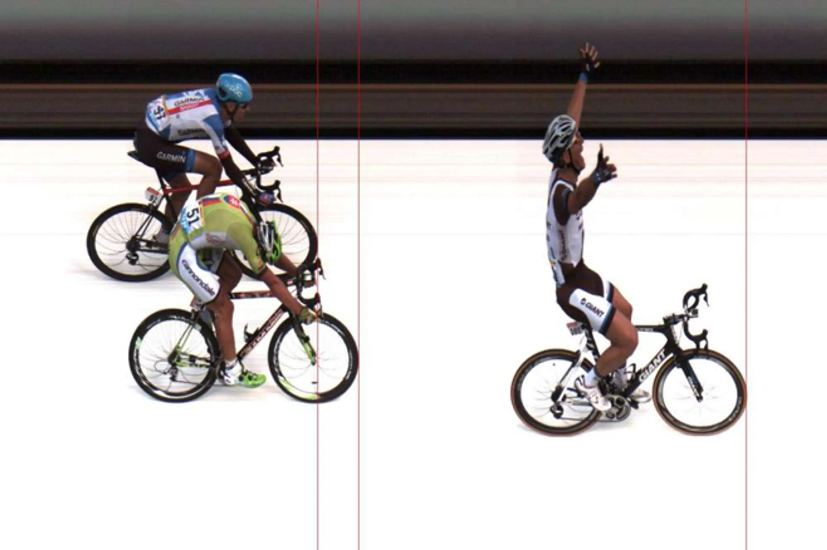 Cieľová fotografia na 1. etapa TdF z Leedsu do Harrogate. Sagan skončil druhý.