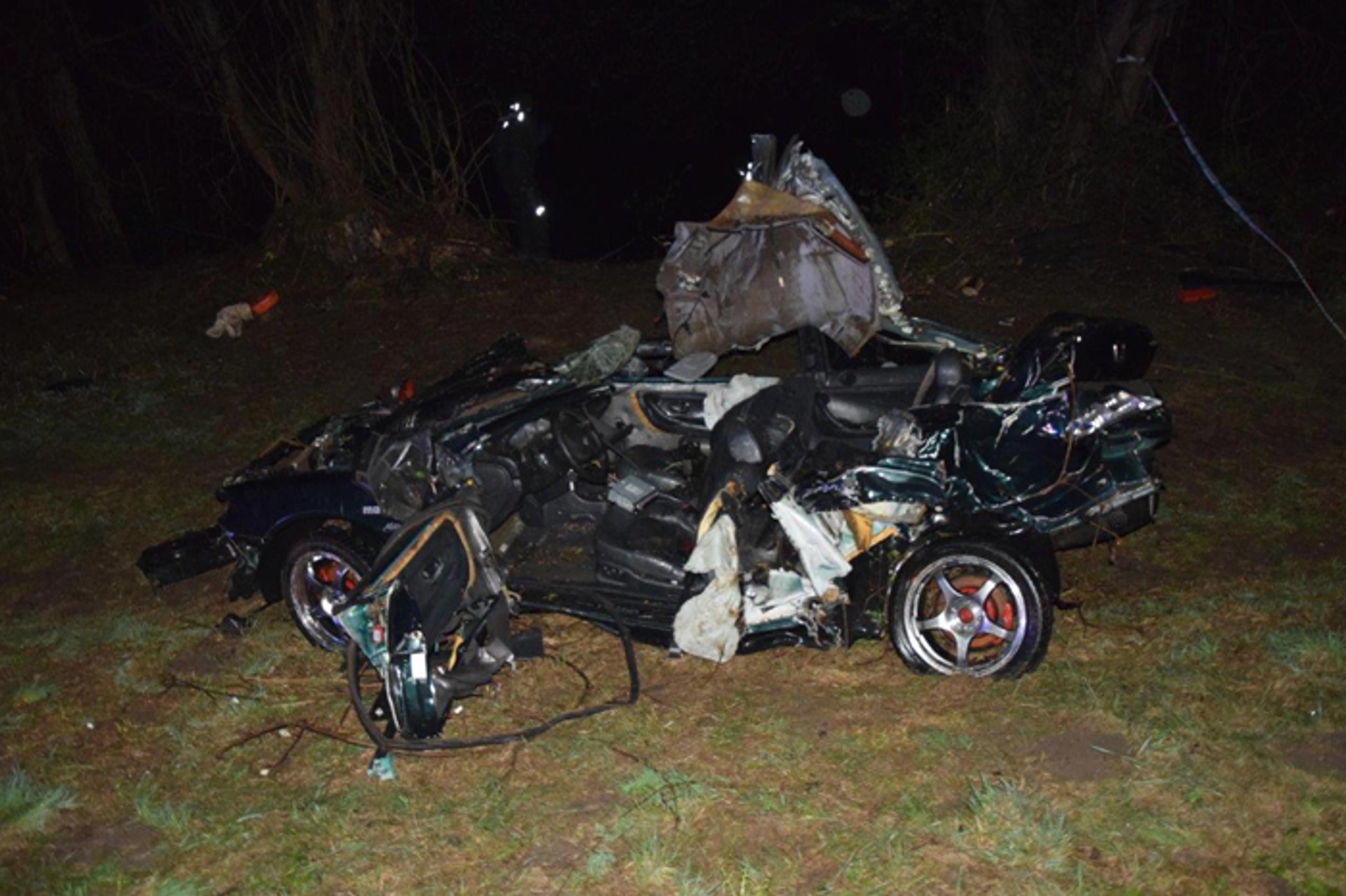 Vrak auta, v ktorom zomrel mladý muž v Hrone.