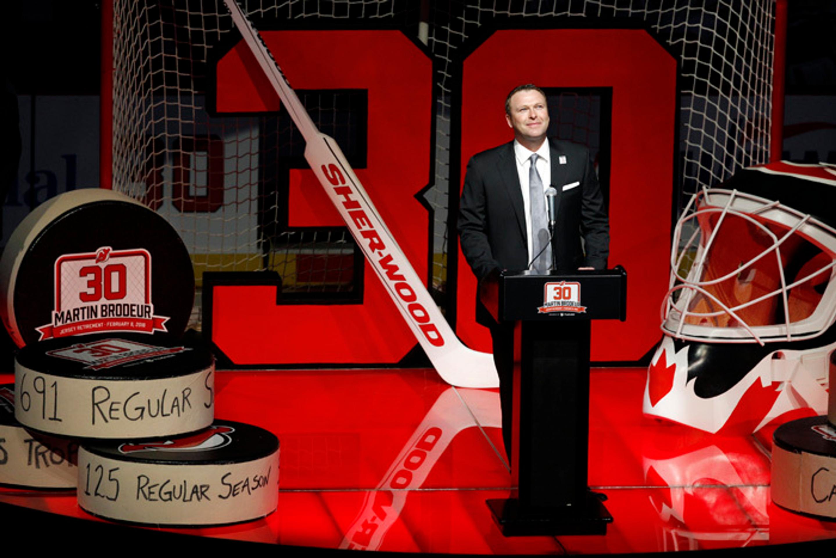Martin Brodeur počas vyradenie jeho dresu s č. 30 z tímu New Jersey Devils.