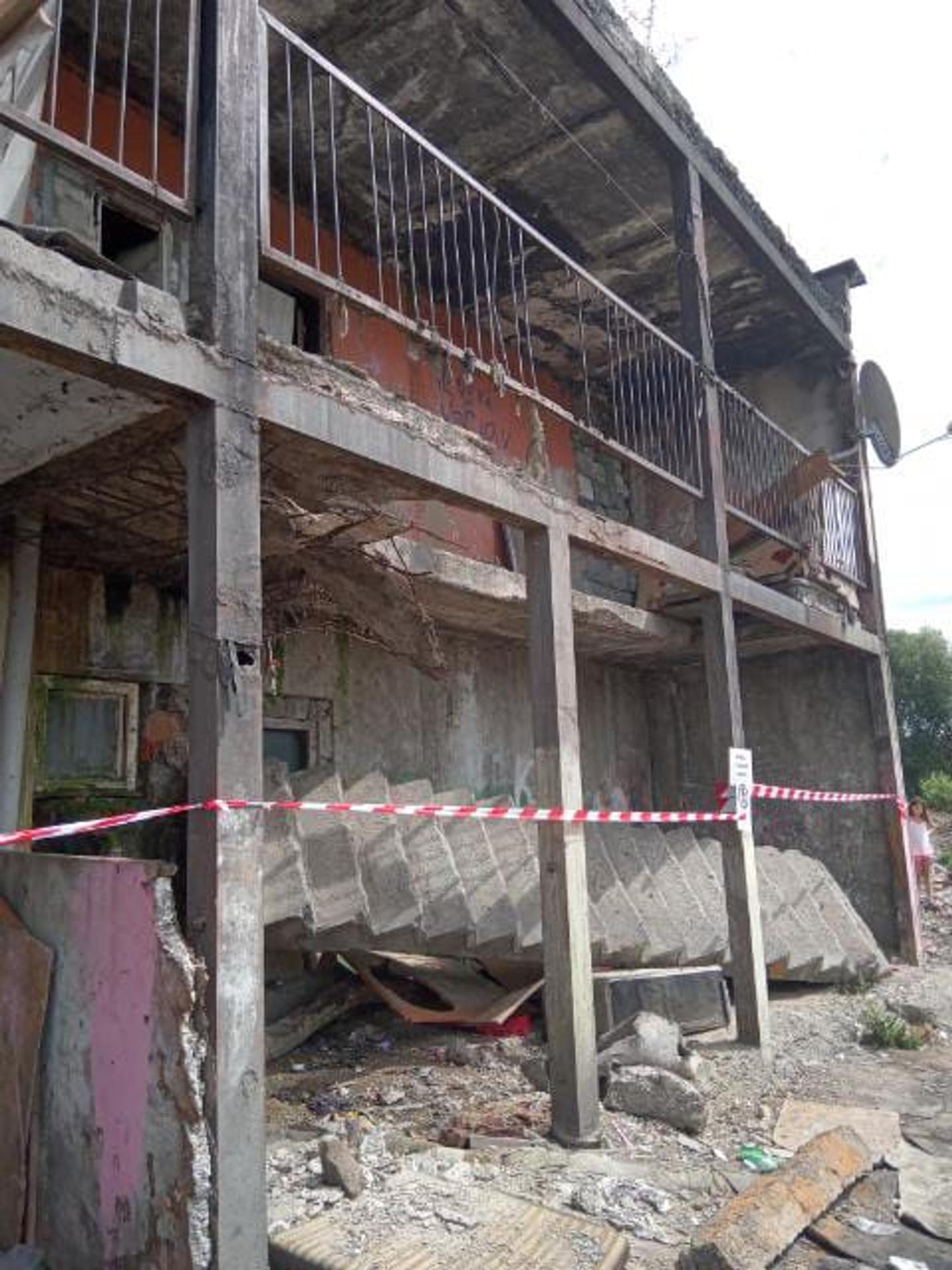 V bytovom dome v Michalovciach sa zrútilo schodisko