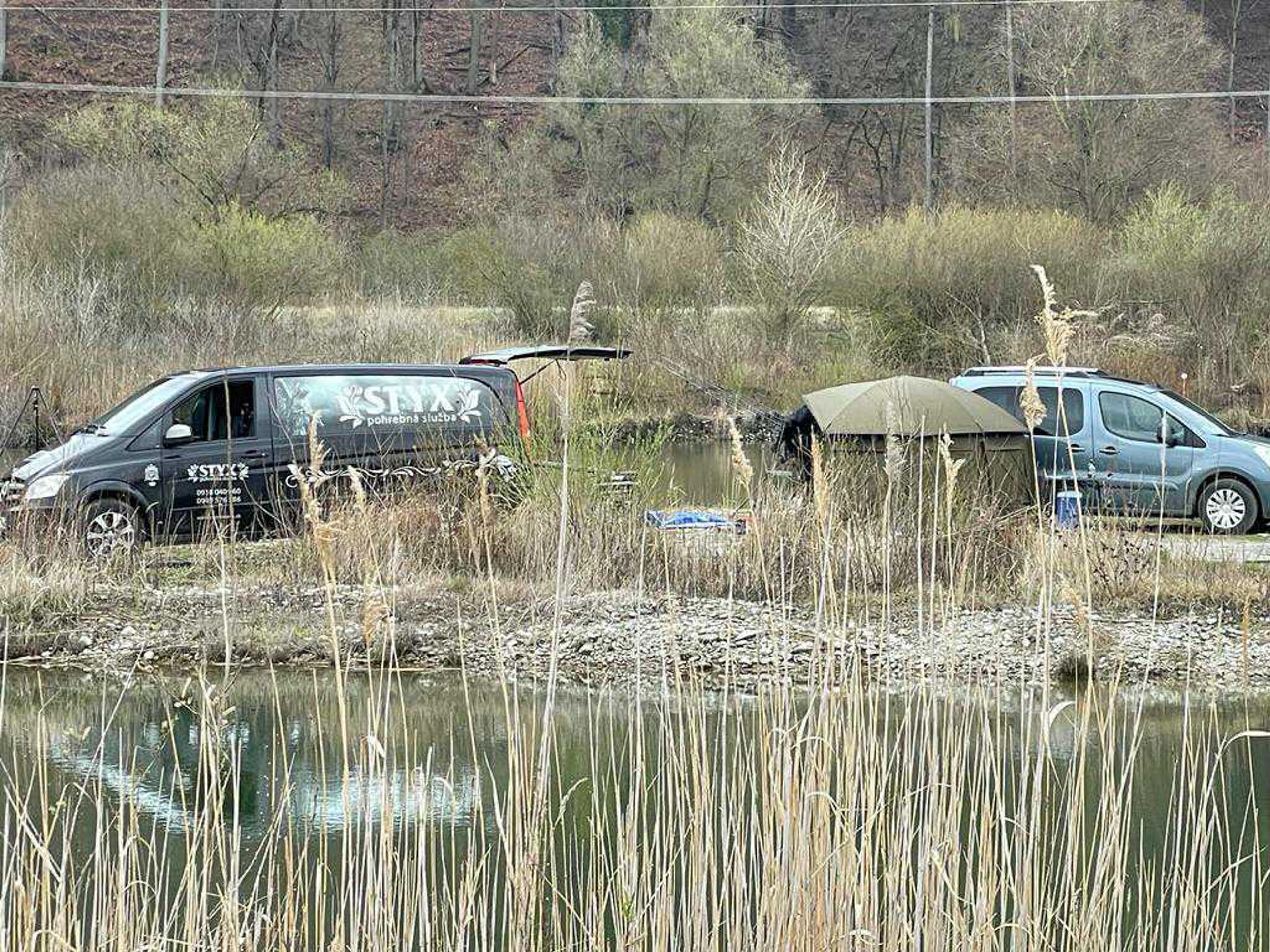 Neďaleko Trenčína našli mŕtveho rybára