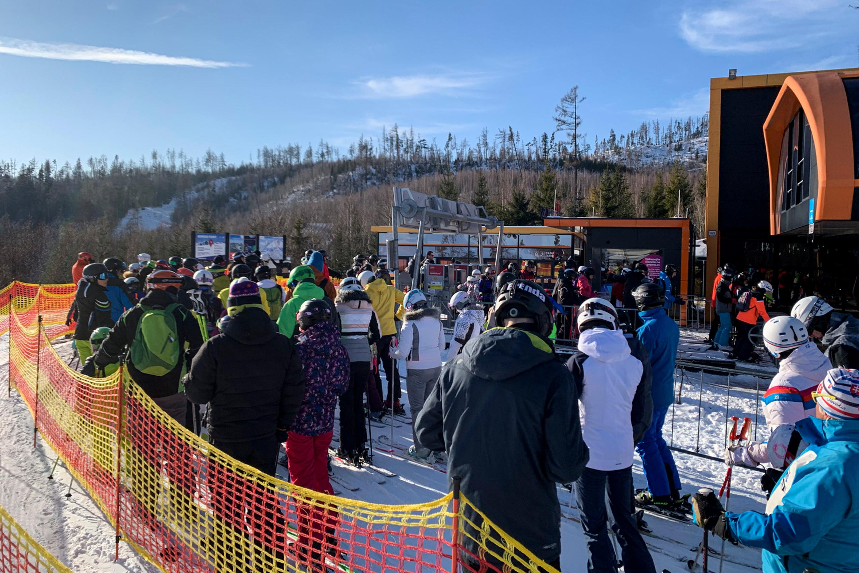 Fešák z Twilightu sa zasnúbil! Toto je jeho vyvolená