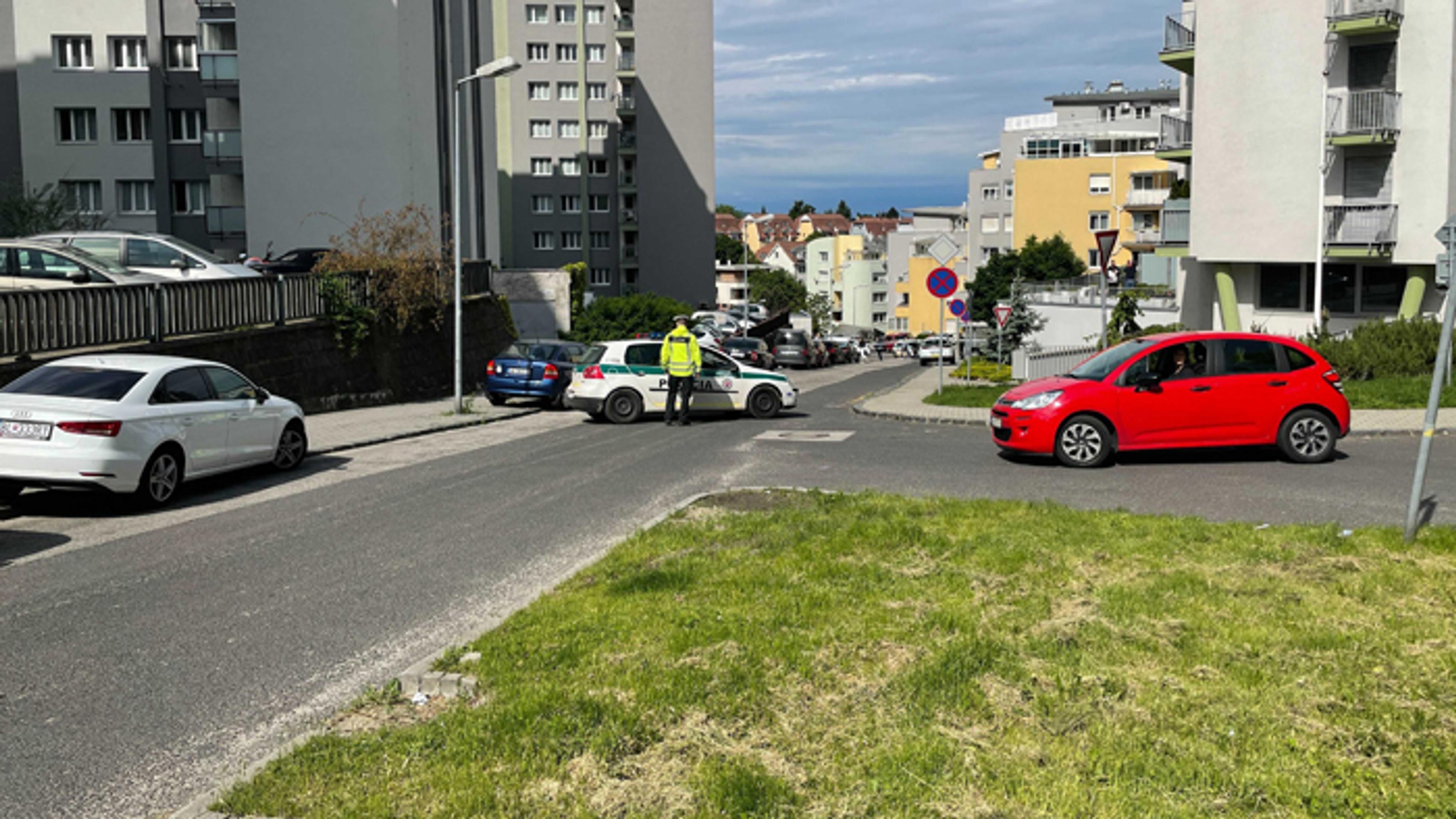 Svetlá ulica v Bratislave, kde útočil mladík.