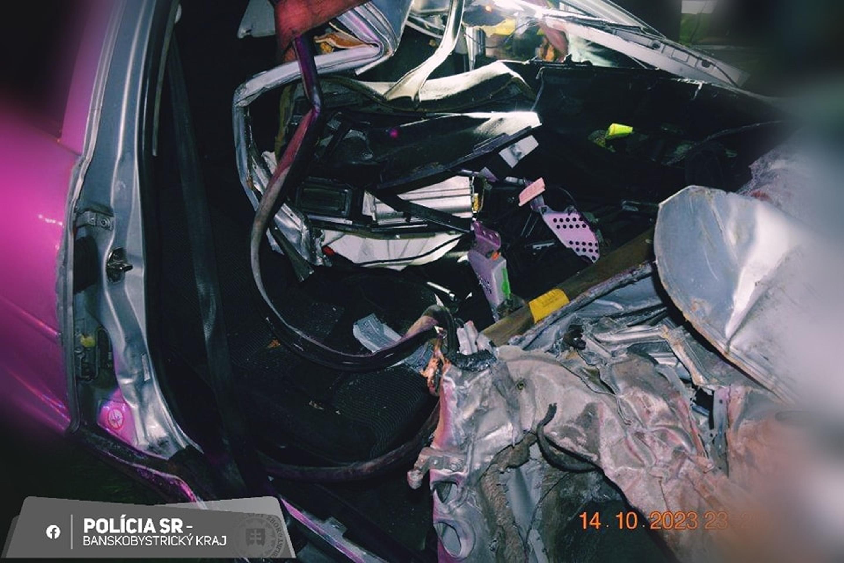 Pri nehode sa zranila celá posádka auta