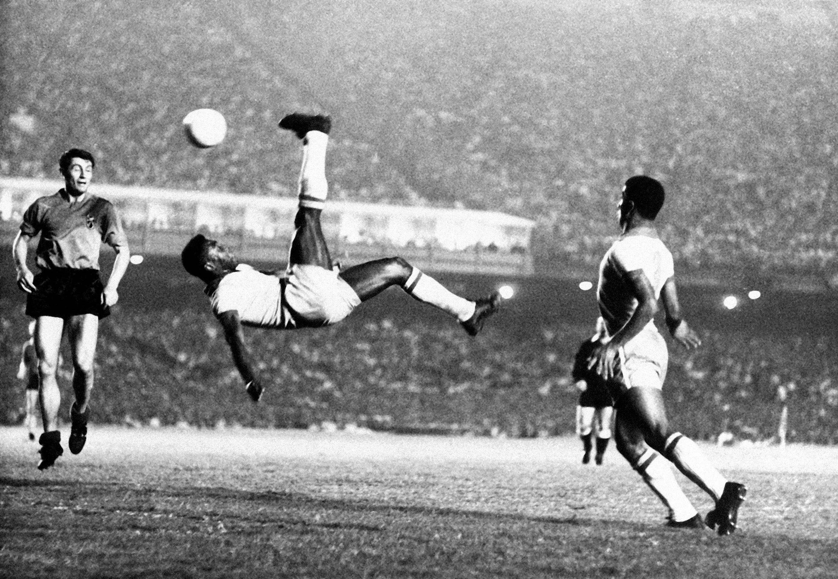 Pelého nožničky zo zápasu za FC Santos v roku 1968.
