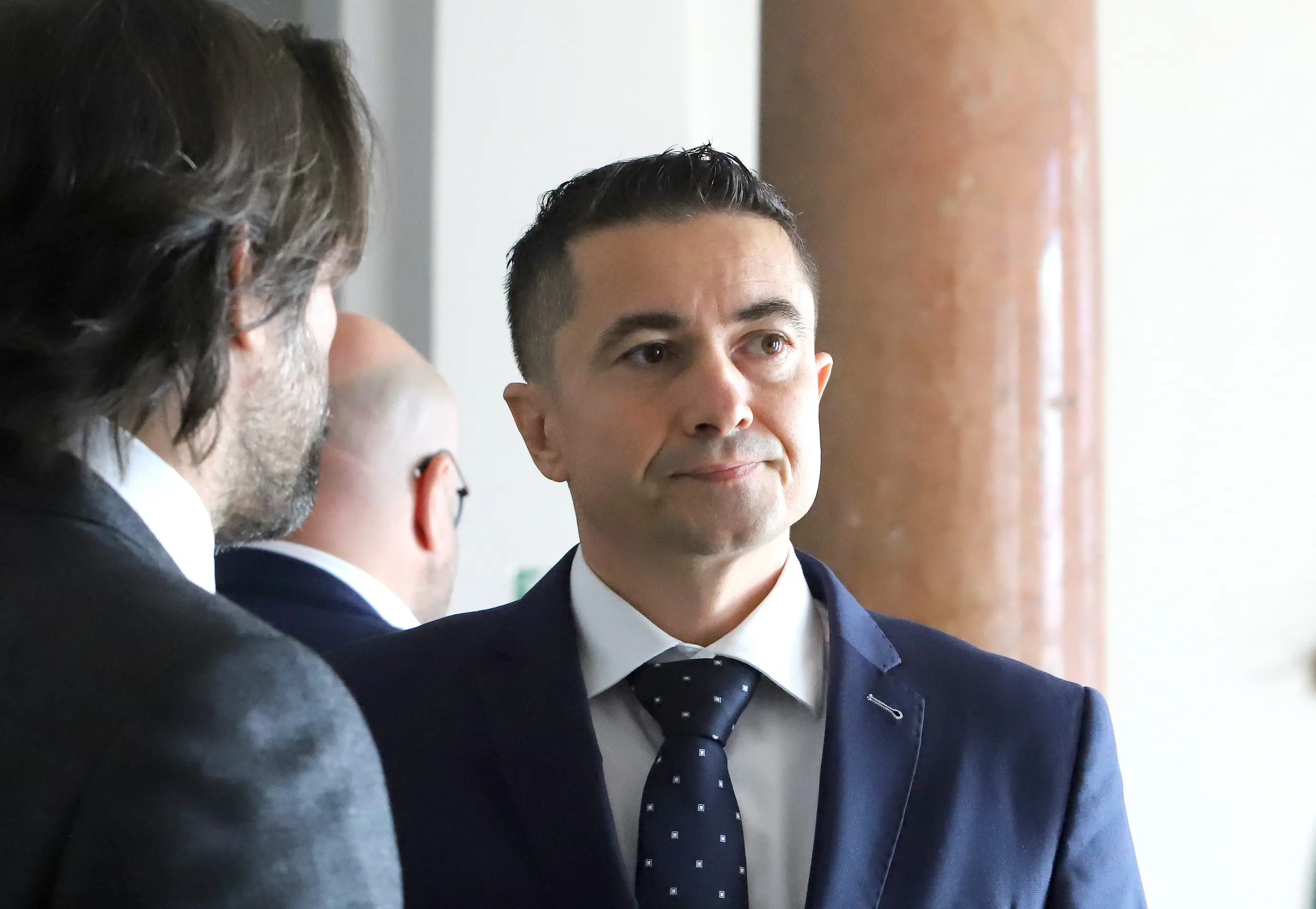 Bývalý štátny tajomník ministerstva financií Radko Kuruc (vpravo) a jeho advokát Robert Kaliňák (vľavo)