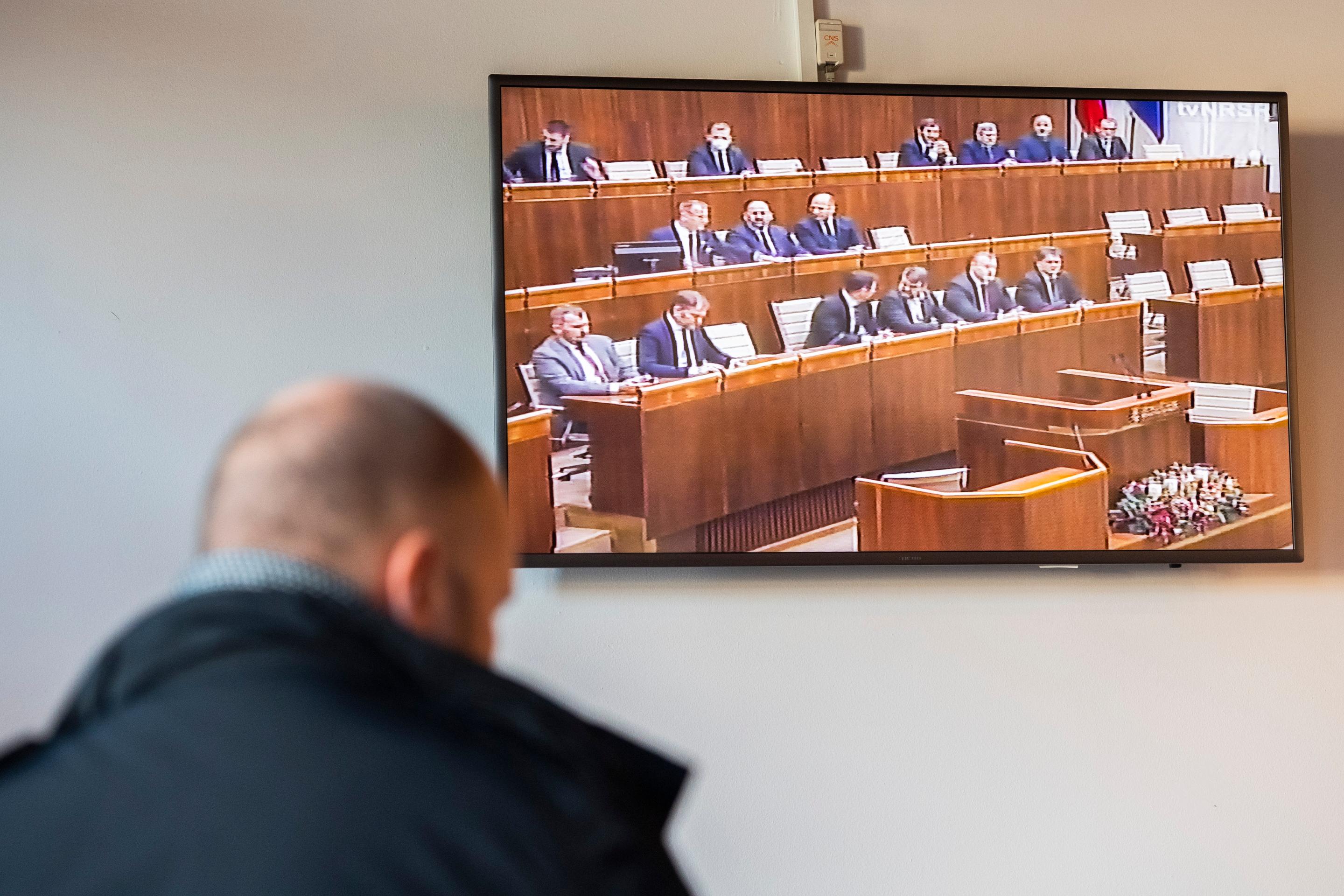 Schôdza v parlamente.