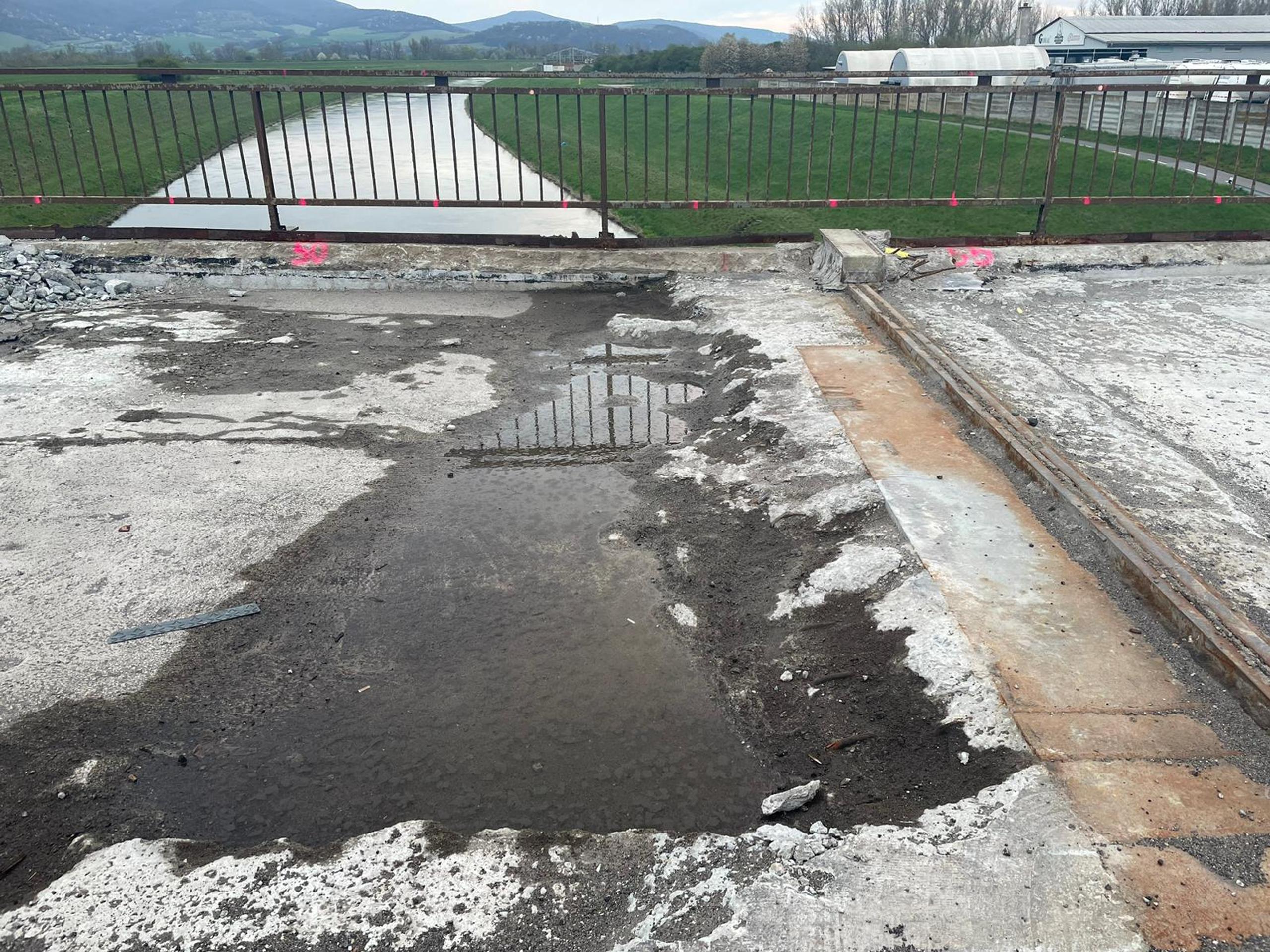 Most pred Trenčínom je v žalostnom stave.